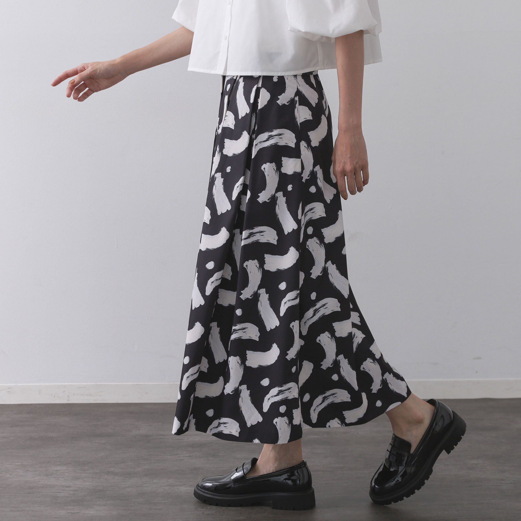 OPAQUE.CLIP「ブラッシュ柄タックフレアスカート【洗濯機洗い可】」|スカート|