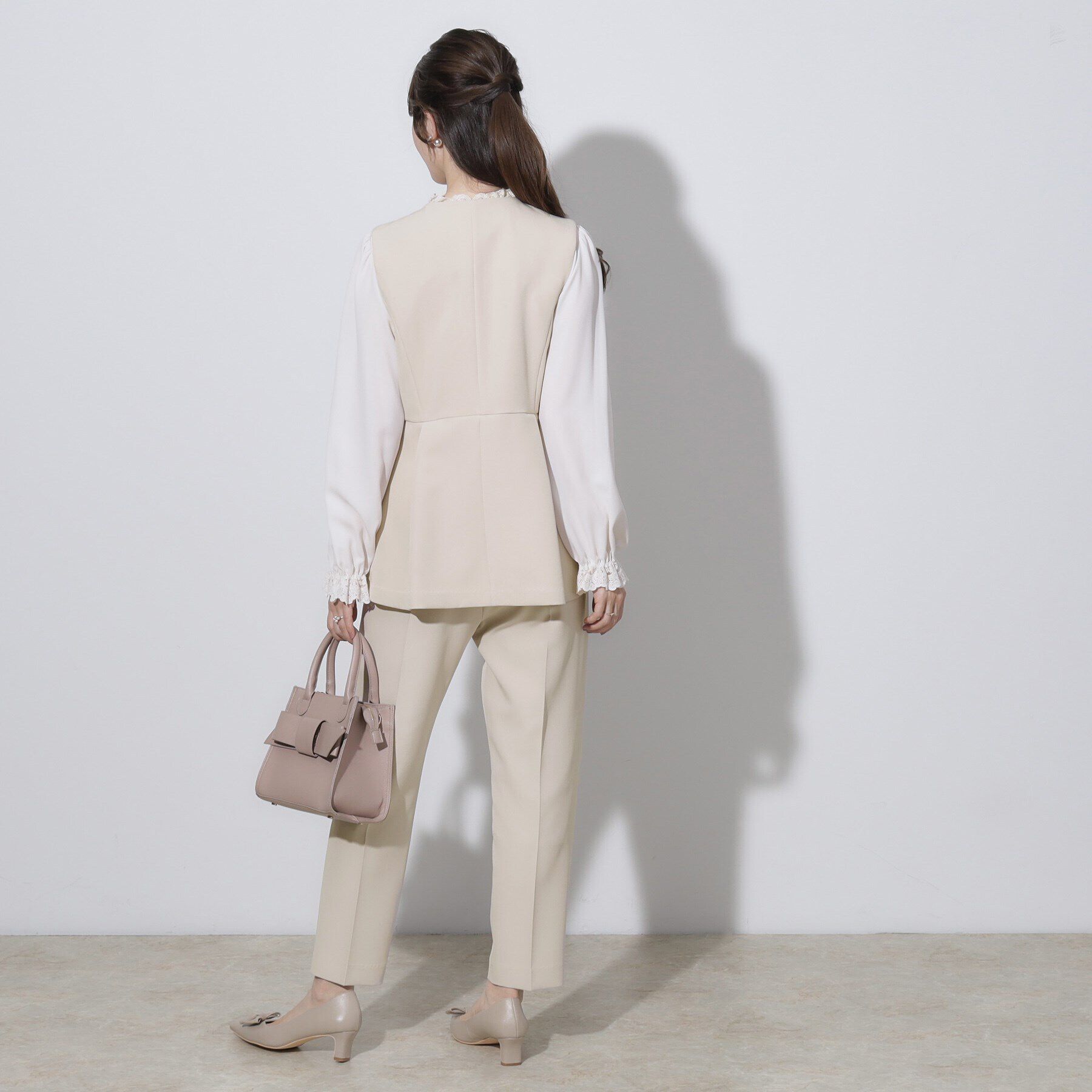 Couture broach「【セレモニーシーン/ON・OFF使える】ダブルクロスペプラムジレ」|ベスト・ジレ|