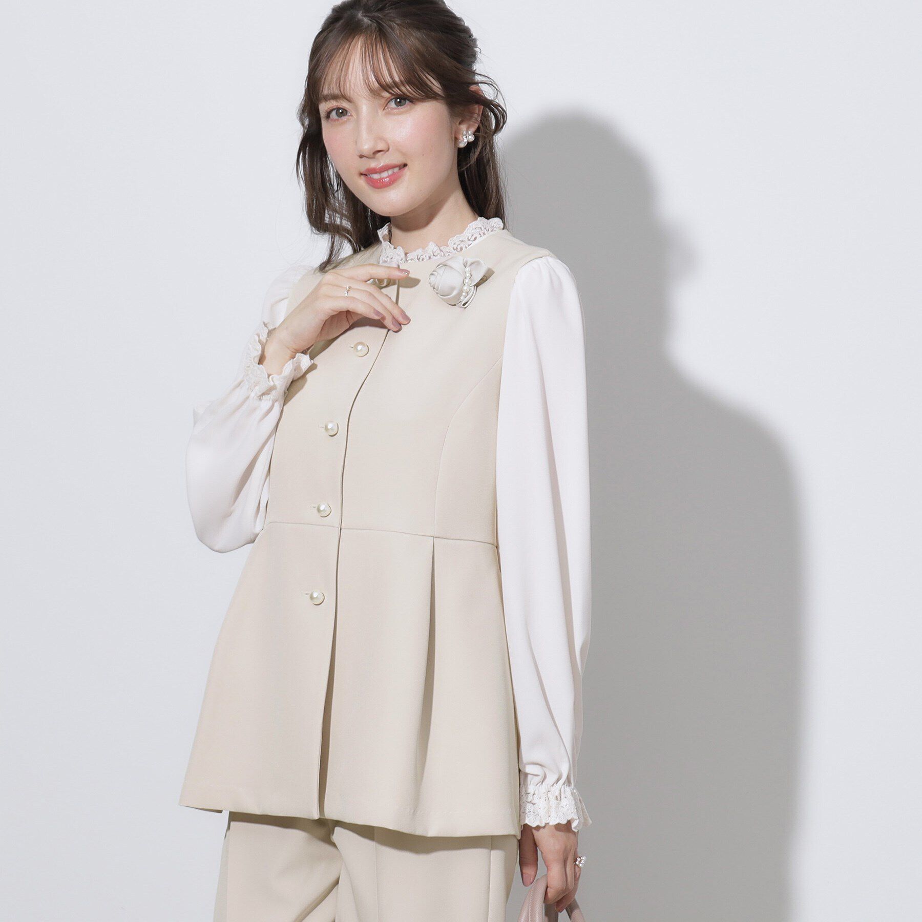 Couture broach「【セレモニーシーン/ON・OFF使える】ダブルクロスペプラムジレ」|ベスト・ジレ|