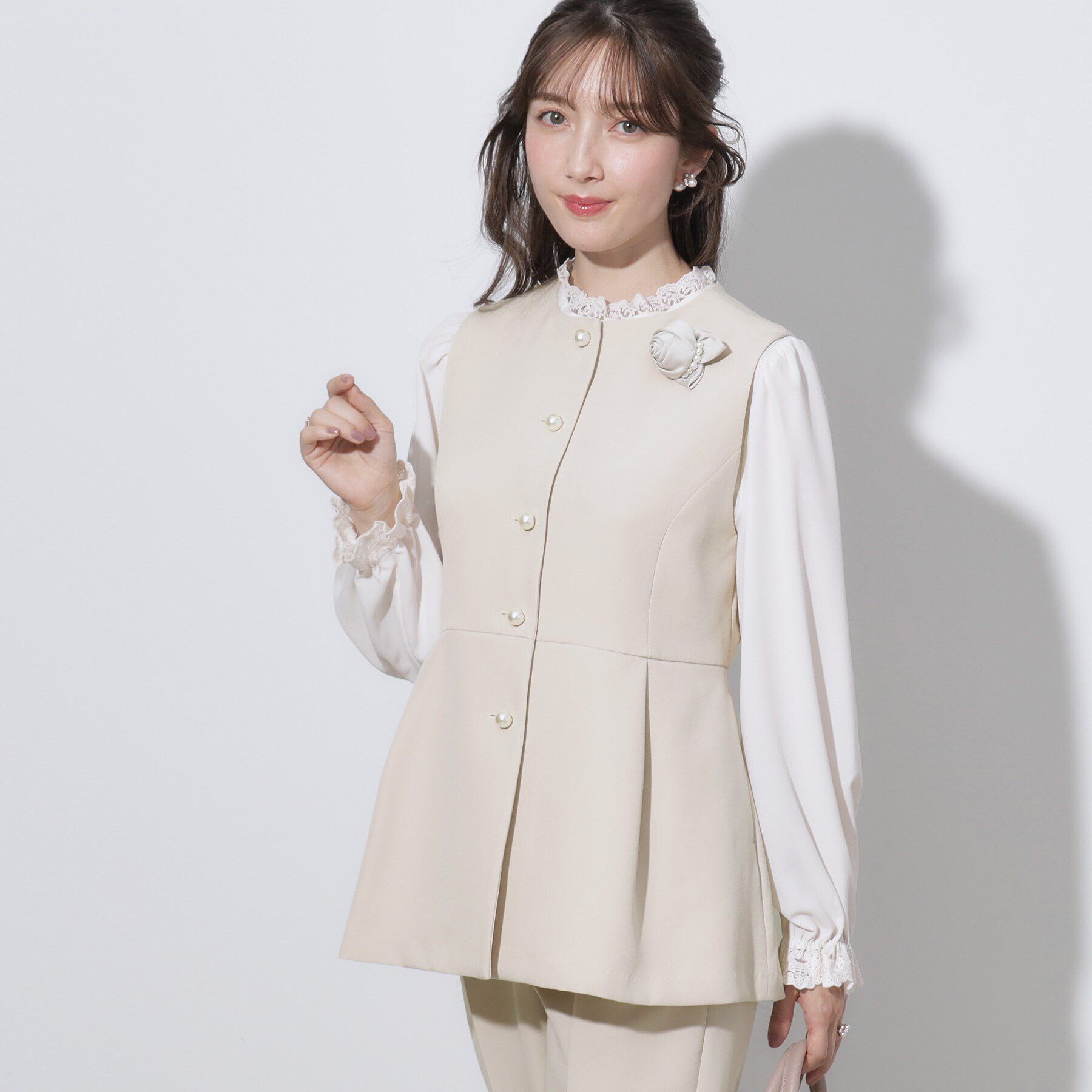 Couture broach「【セレモニーシーン/ON・OFF使える】ダブルクロスペプラムジレ」|ベスト・ジレ|