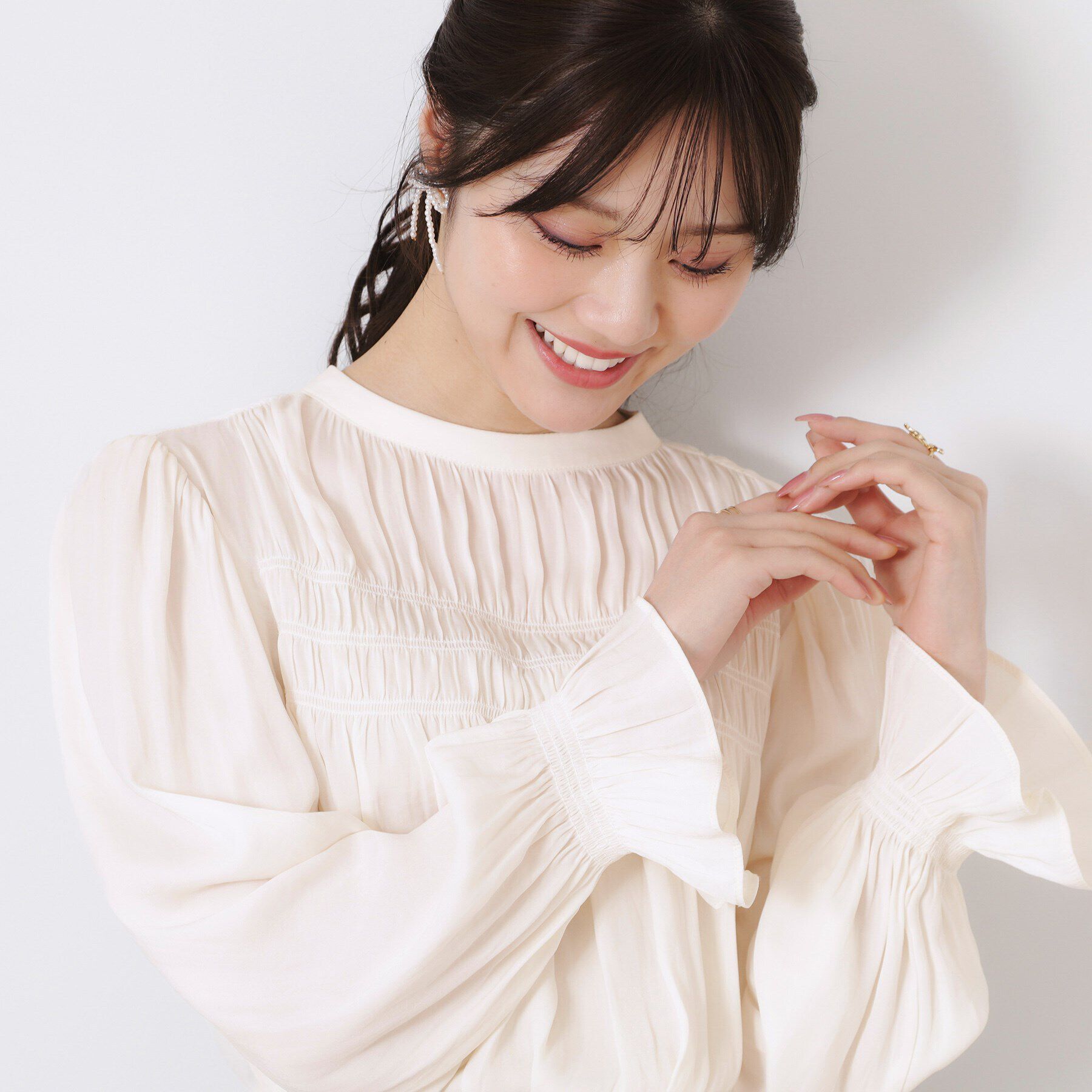 Couture broach「【通勤・大人可愛い】シャーリングギャザーブラウス」|シャツ・ブラウス|