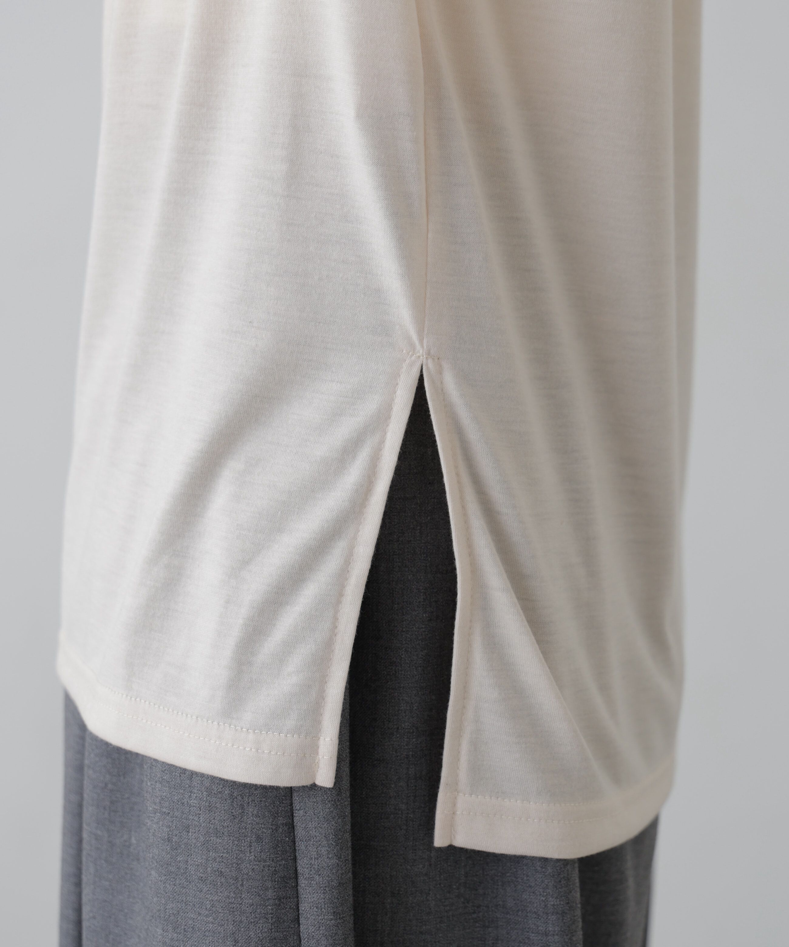  「サイドスリットタンクトップ」|Tシャツ・カットソー|