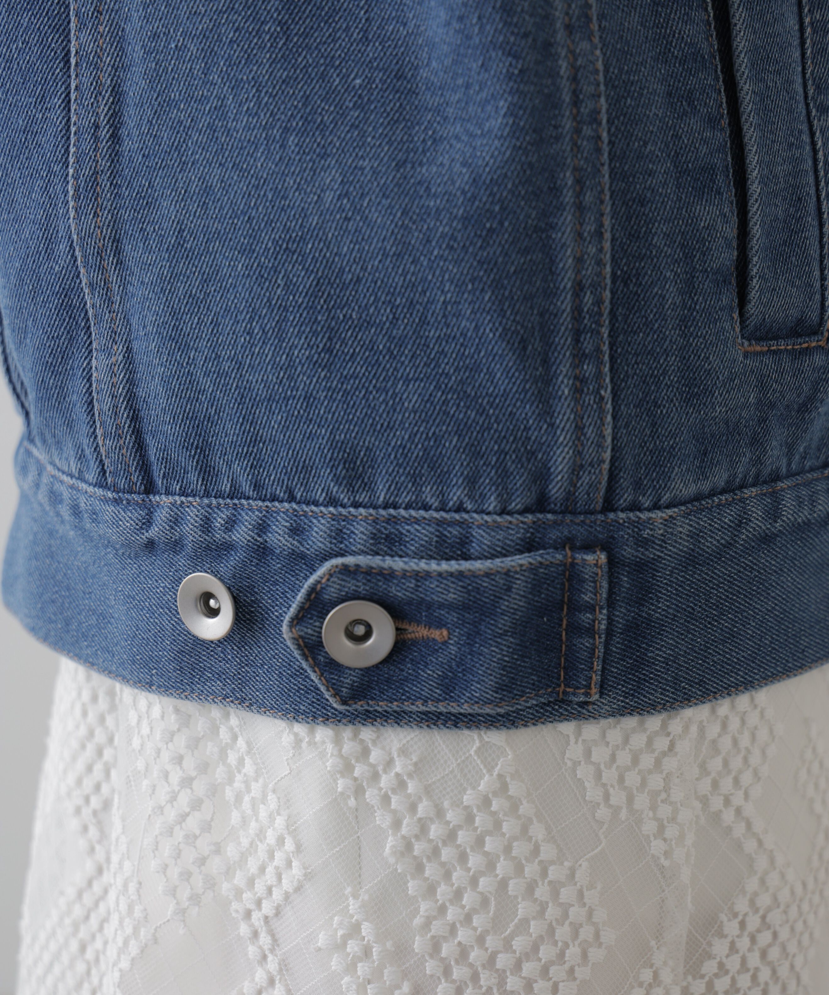  「ミドル丈デニムベスト」|ブルゾン・スタジャン|