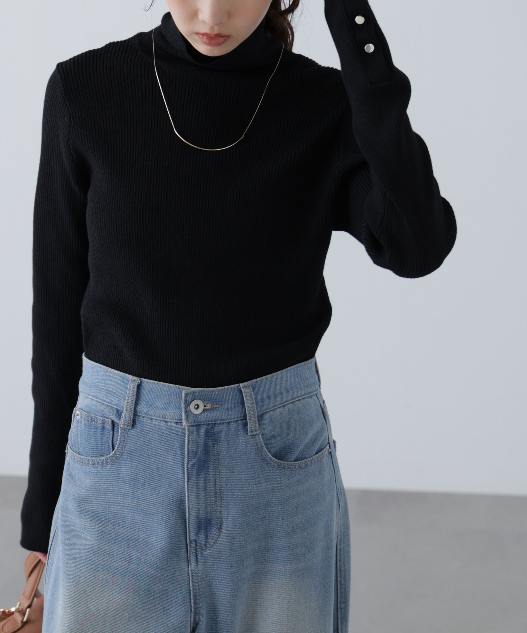  「袖金ボタンリブタートルニット」|ニット・セーター|