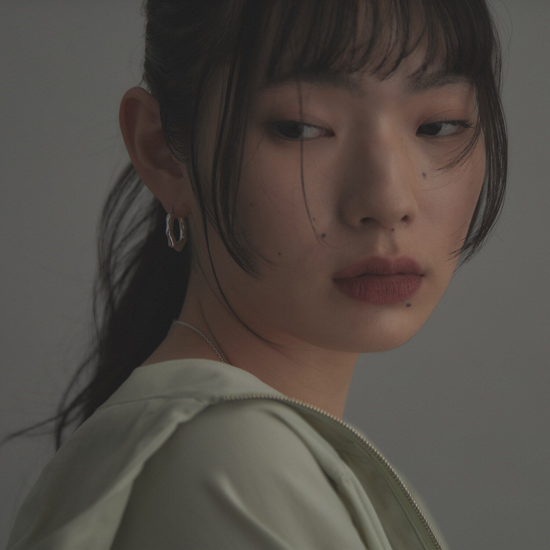 COCOSHNIK ONKITSCH「シルバー ニュアンスピアス オーバルフープ」|ピアス|