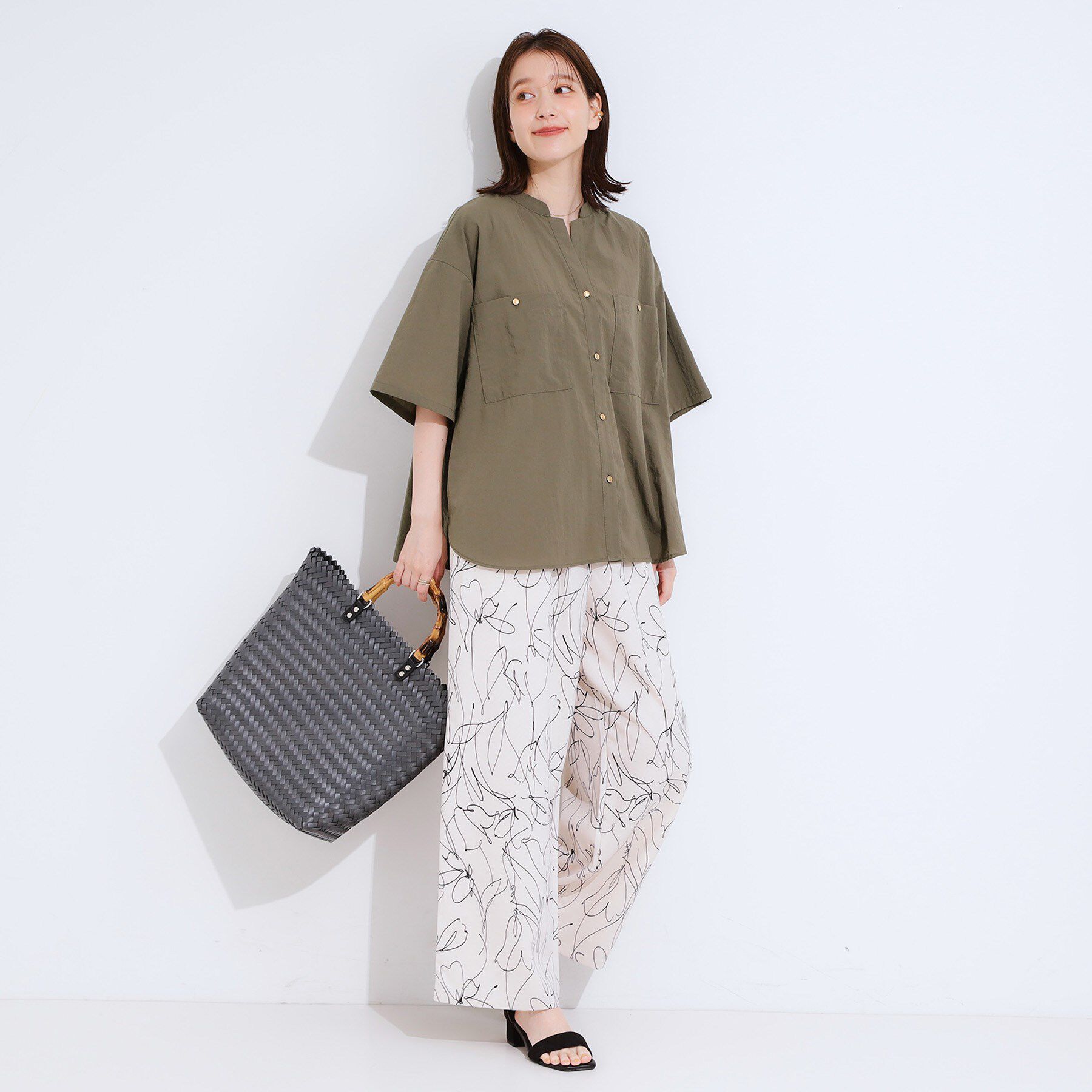 SHOO･LA･RUE「【S-LL】大人の抜け感 ビックポケット Vネックシャツ」|シャツ・ブラウス|