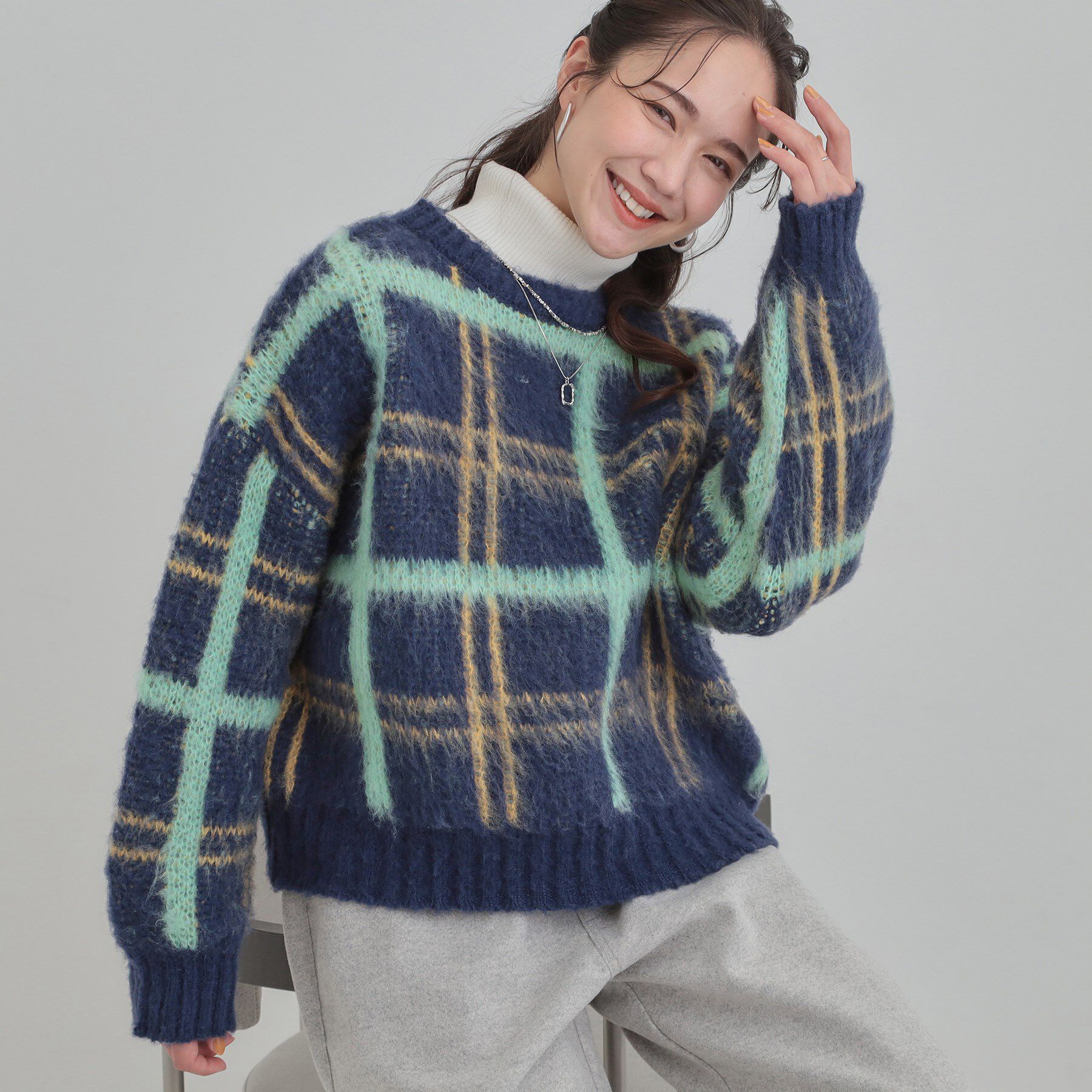 SHOO･LA･RUE「【S-LL】女性らしさ漂う ふわふわチェック柄ニット」|ニット・セーター|ネイビー(294)