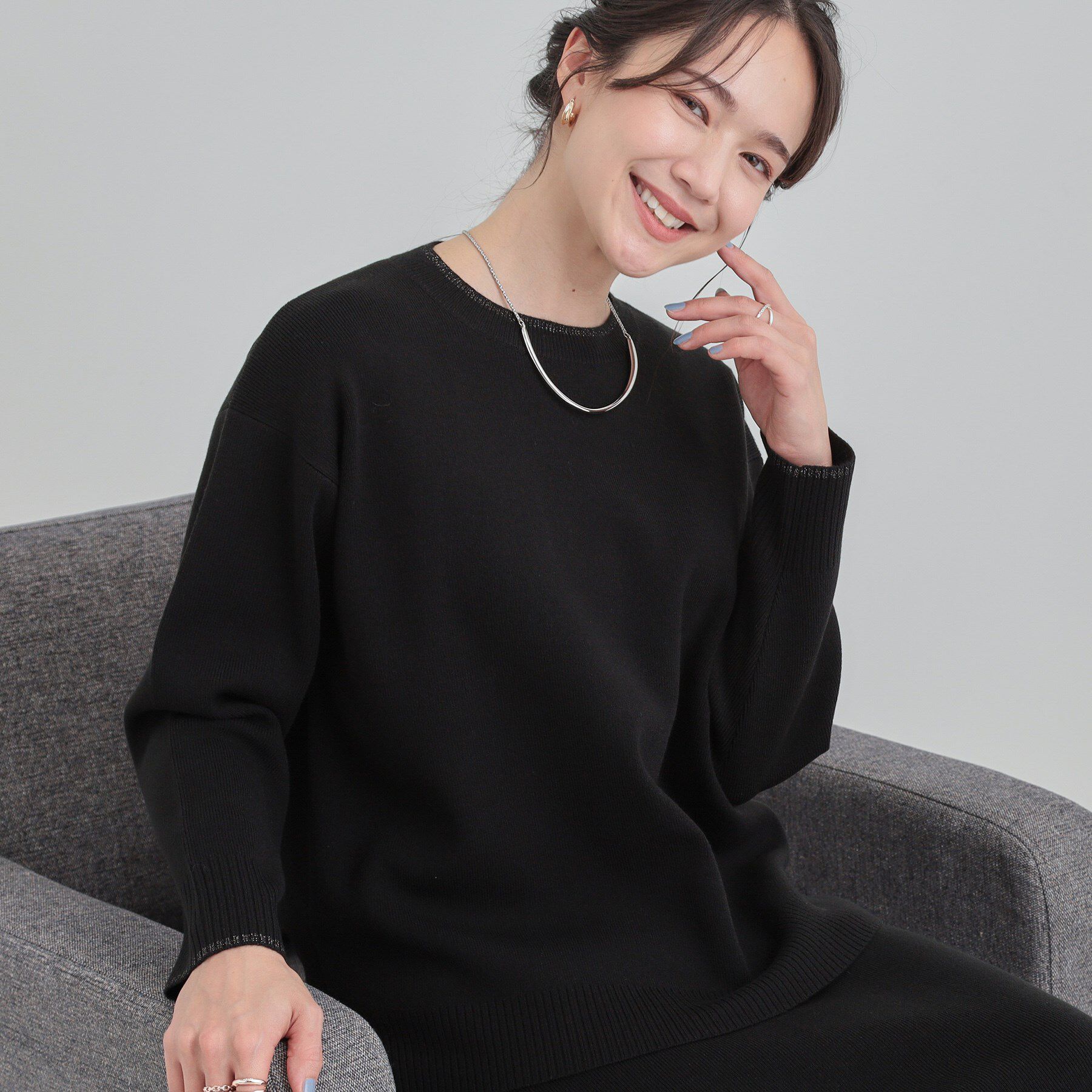 SHOO･LA･RUE「【洗濯機可/セットアップ可/毛玉になりにくい】さりげないラメ使いで差をつける クルーネックニット」|ニット・セーター|ブラック(019)
