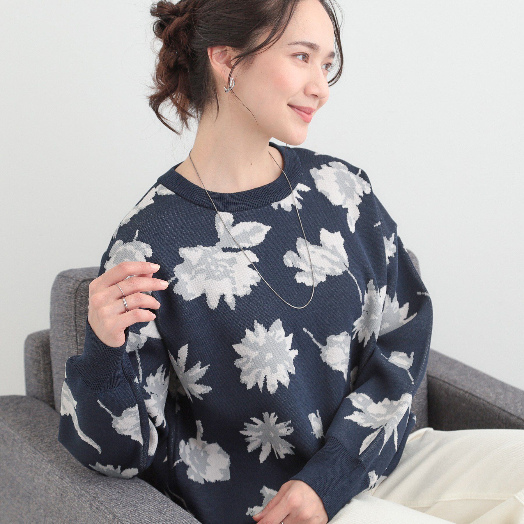 SHOO･LA･RUE「【洗濯機可/S-LL】ゆるシルエット フラワー柄スポンディッシュニット」|ニット・セーター|ネイビー(794)