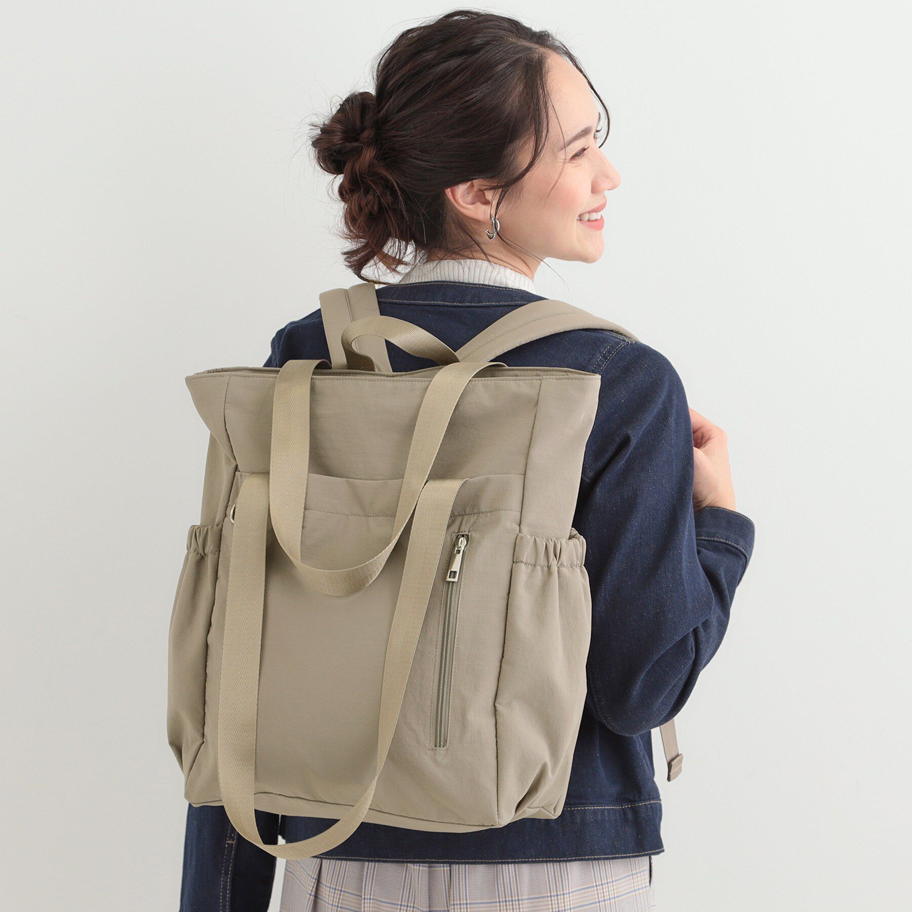 SHOO･LA･RUE「【撥水/2WAY/キャリーオン】トートにもなる スクエアリュック」|リュック|グレージュ(050)