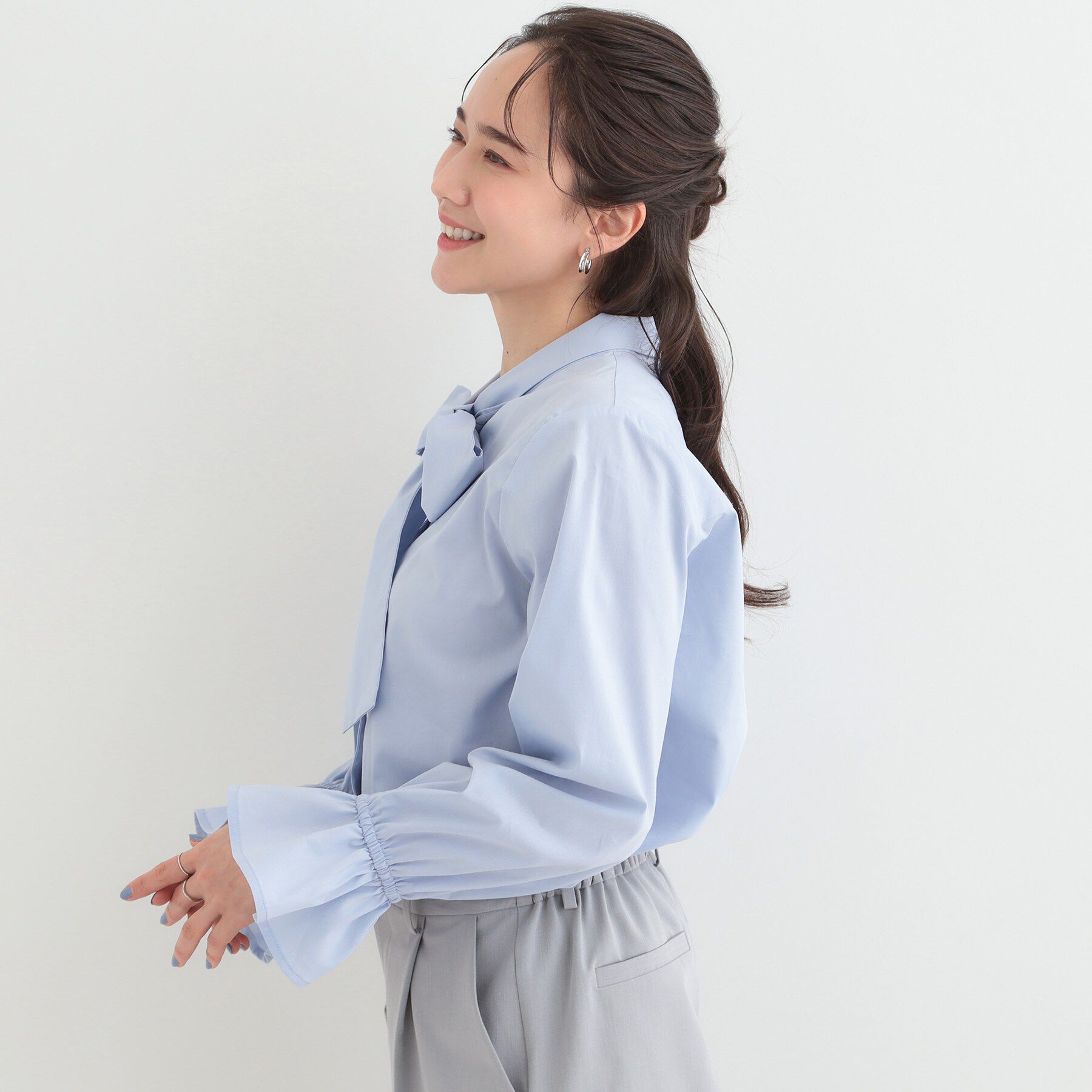 SHOO･LA･RUE「【洗濯後シワになりにくい/UV/S-LL】シンプルで使いやすい　キャンディースリーブ リボンブラウス」|シャツ・ブラウス|