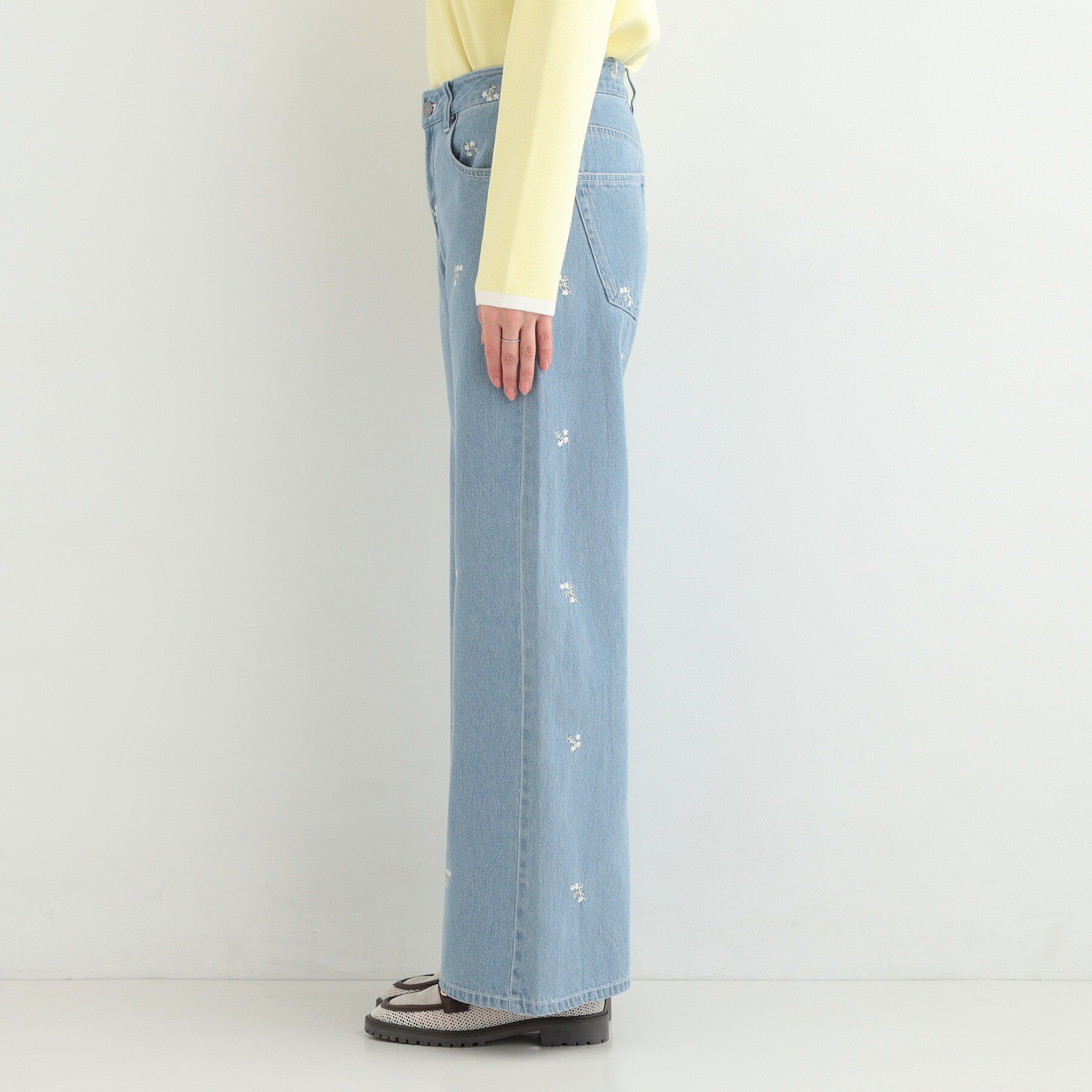 SHOO･LA･RUE「【洗濯機可/S-LL】フラワー刺繍が女性らしさをプラス バギーデニムパンツ」|デニム|