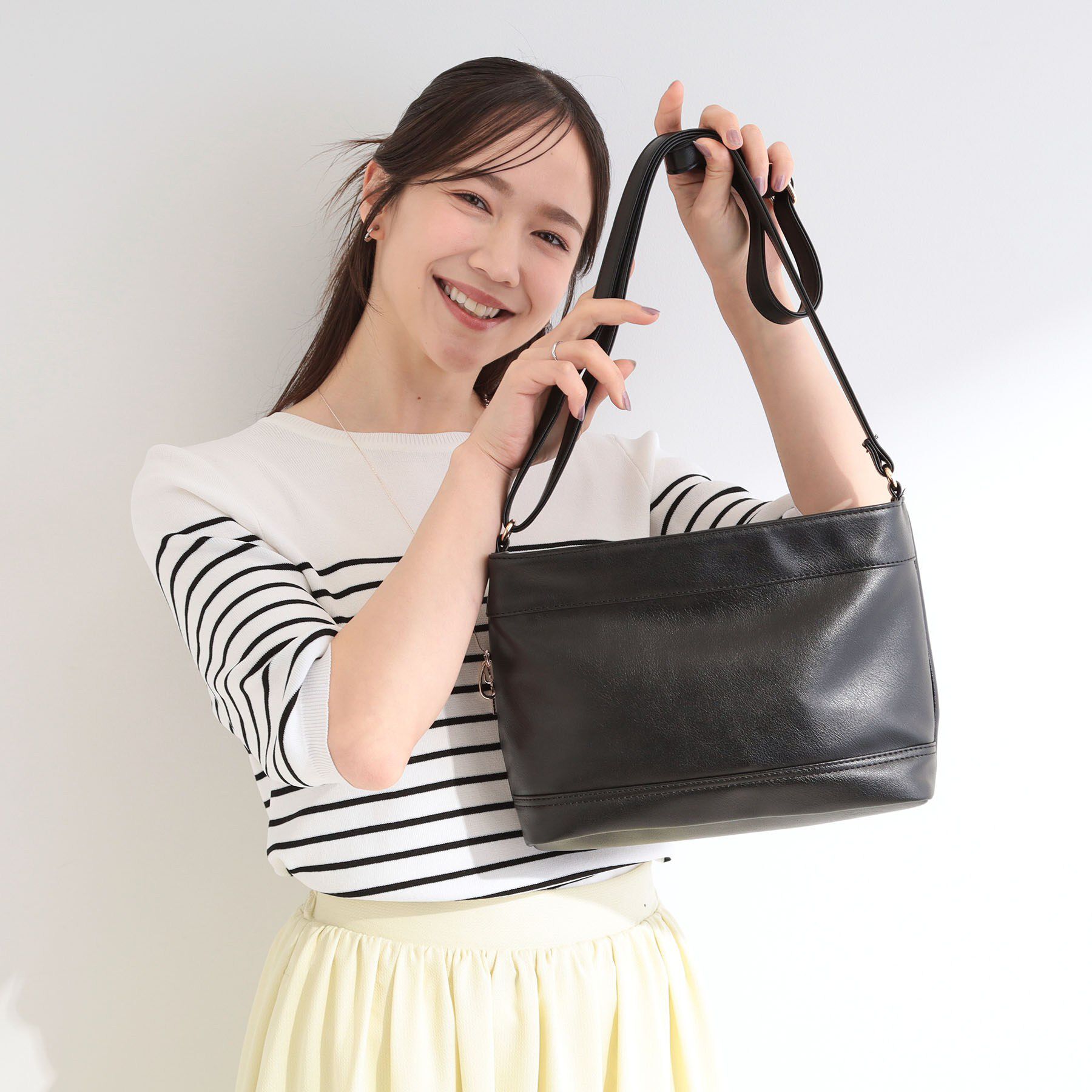 SHOO･LA･RUE「ヨコナガポケットショルダーバッグ」|ショルダー・メッセンジャー|ブラック(019)