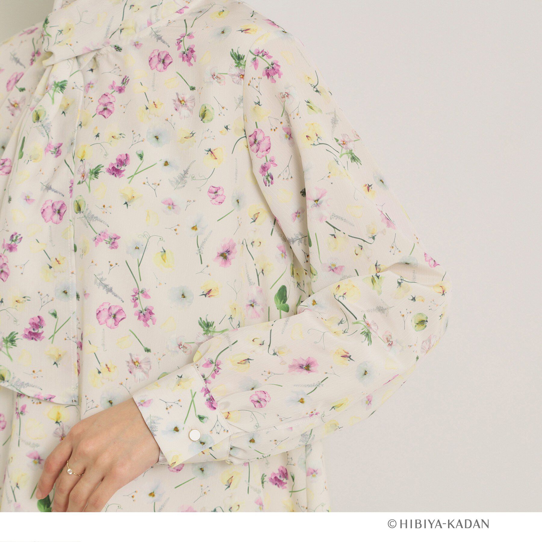 ITS&rsquo;DEMO「【ITS&rsquo;DEMO &times; HIBIYA－KADAN】楊柳ボウタイブラウス」|シャツ・ブラウス|