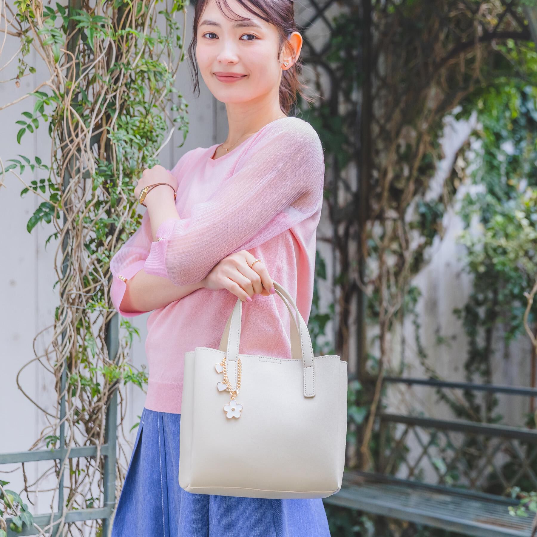 ITS&rsquo;DEMO「フラワーチャーム付2WAYトート」|ハンドバッグ|