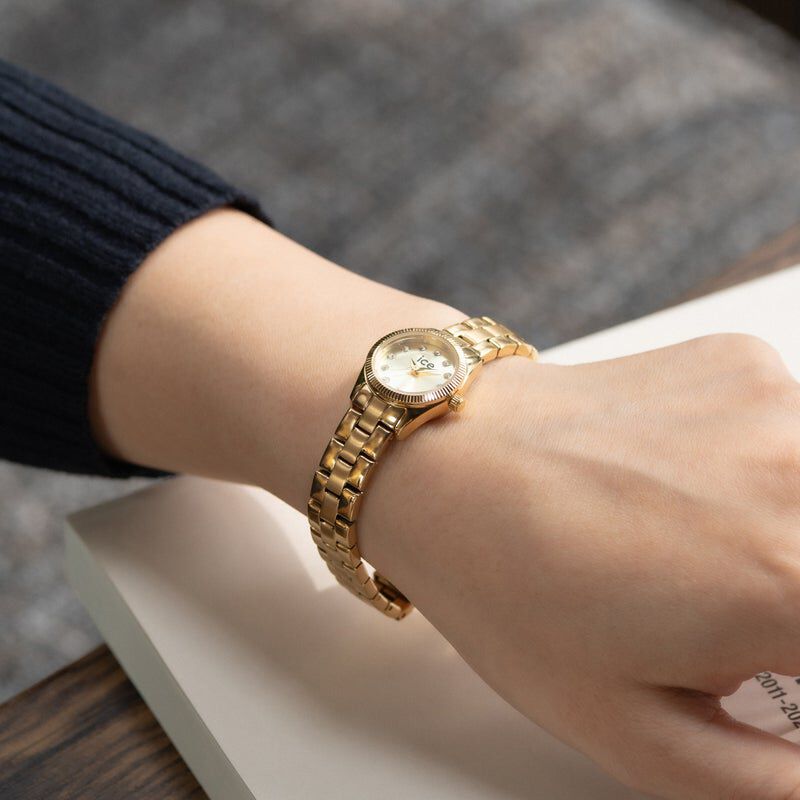 ICE-WATCH「〈ICE-WATCH(ｱｲｽｳｫｯﾁ)〉ICE mini ｺﾞｰﾙﾄﾞ 19mm」|腕時計|