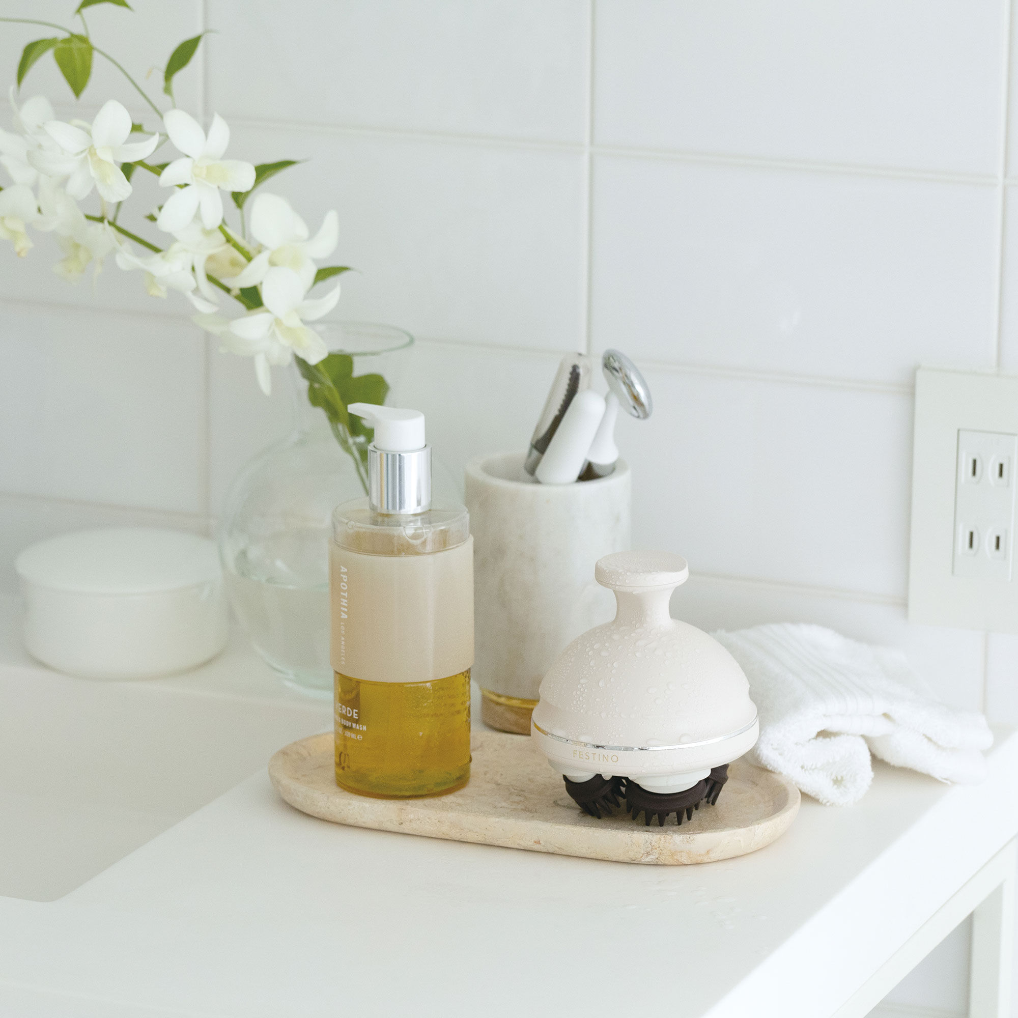 FESTINO「フェスティノ 充電式 EMSヘッドスパ プレミア」|コスメ雑貨|ホワイト