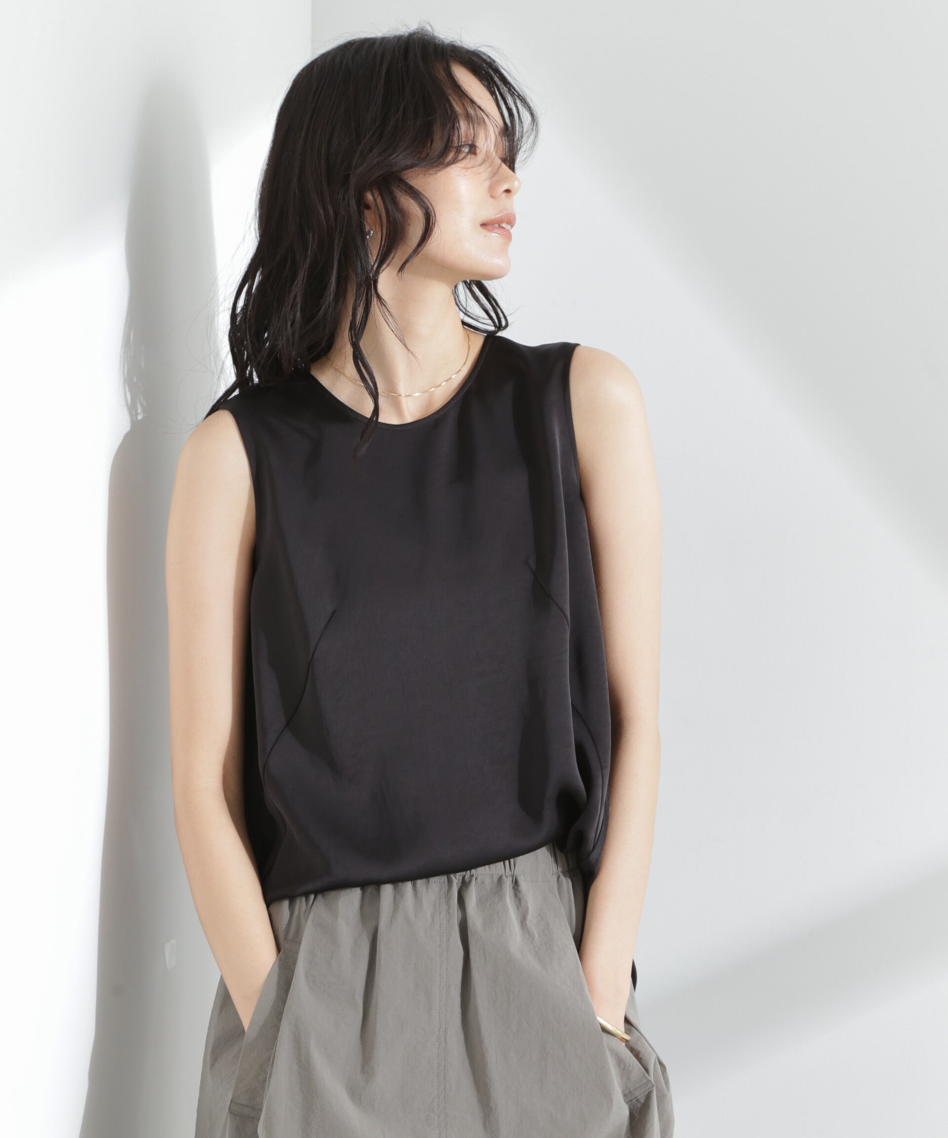 nano･universe「ダブルサテンノースリーブトップス」|シャツ・ブラウス|