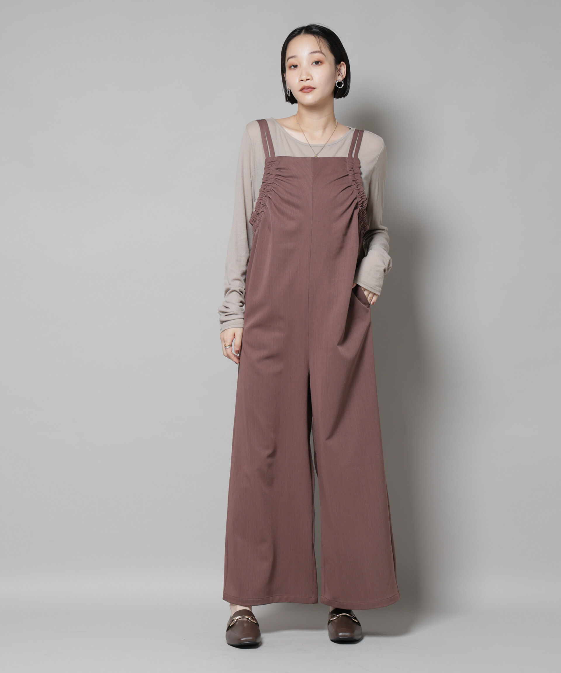 nano･universe「ギャザーデザインサロペットパンツ」|ワンピース|モカ3