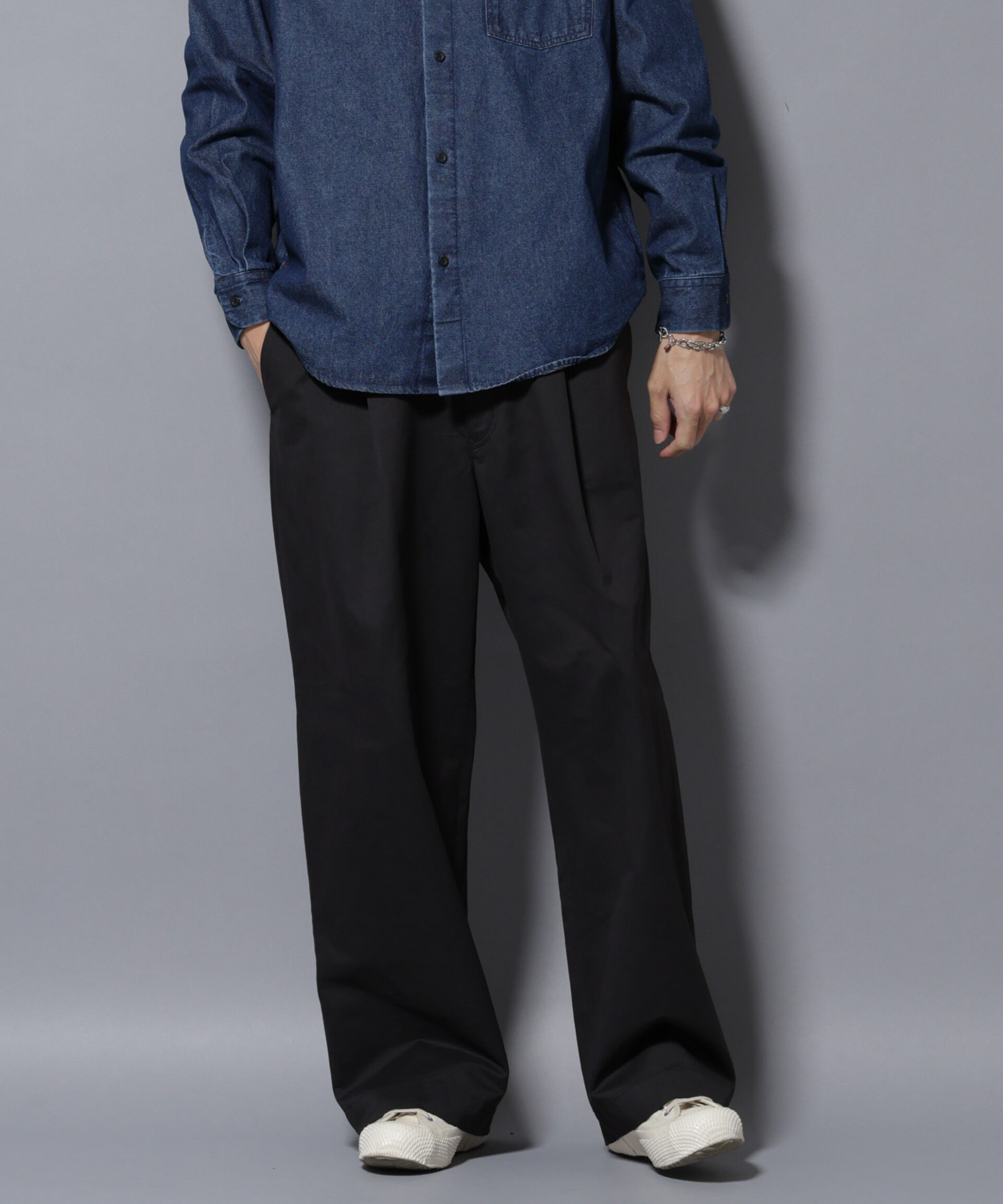 nano･universe「オイルドライクバギーパンツ」|チノ|