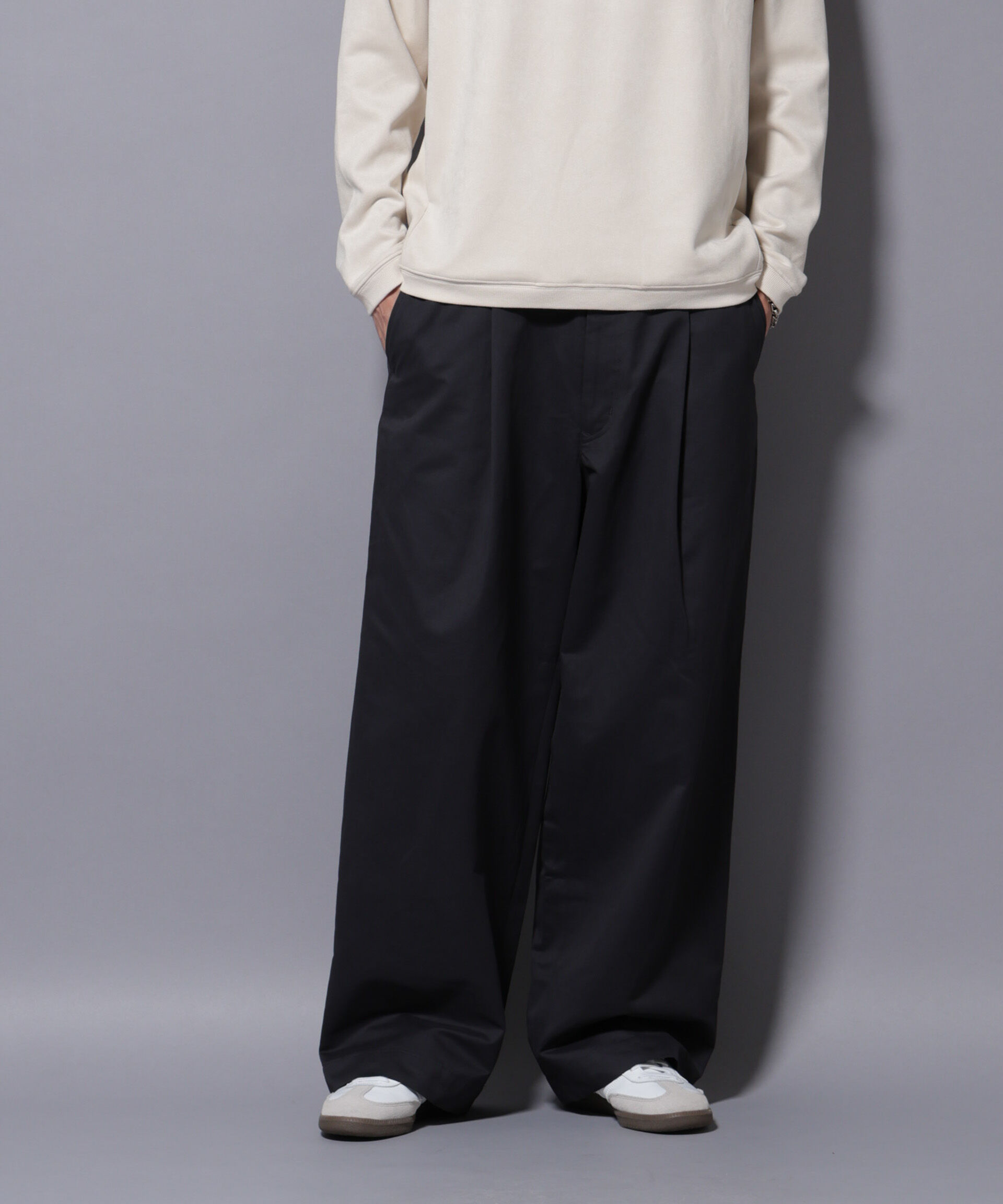 nano･universe「オイルドライクバギーパンツ」|チノ|ネイビー