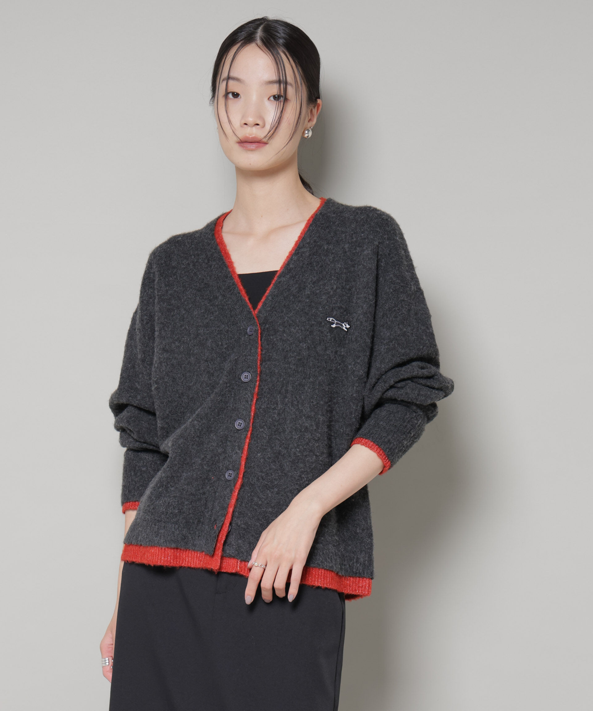nano･universe「PENNEYS別注TheFOXバイカラーVネックカーディガン」|ニット・セーター|チャコール3