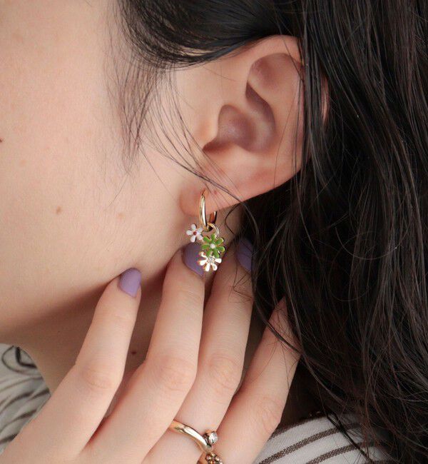 fredy emue「カラーマーガレットシンメピアス」|ピアス|