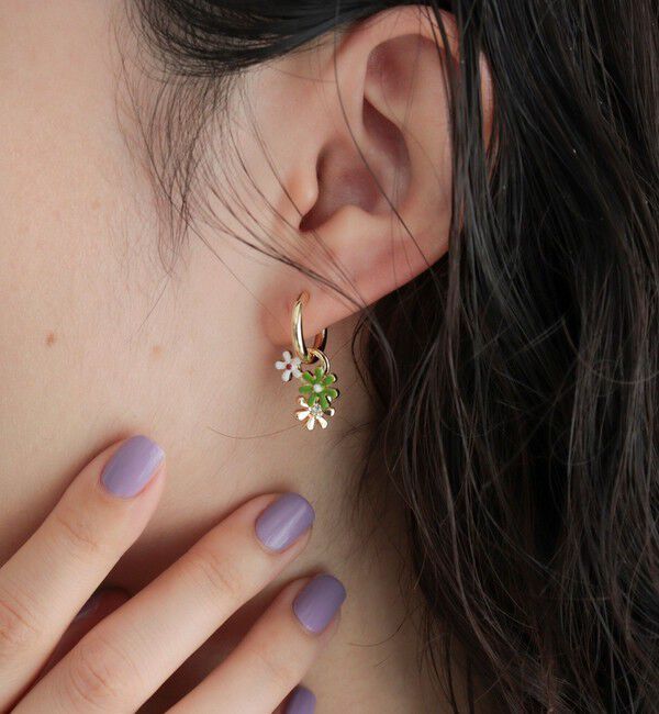 fredy emue「カラーマーガレットシンメピアス」|ピアス|