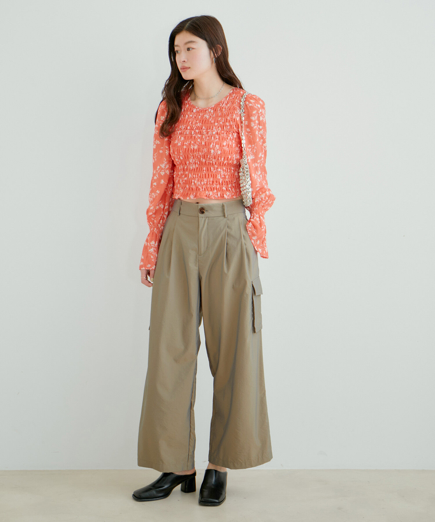 VIS「【セットアップ対応】タックギャザーワイドカーゴパンツ」|カーゴ|