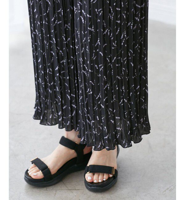 Rope&rsquo;Picnic「ガーデンフラワープリーツパンツ/リンクコーデ」|チノ|