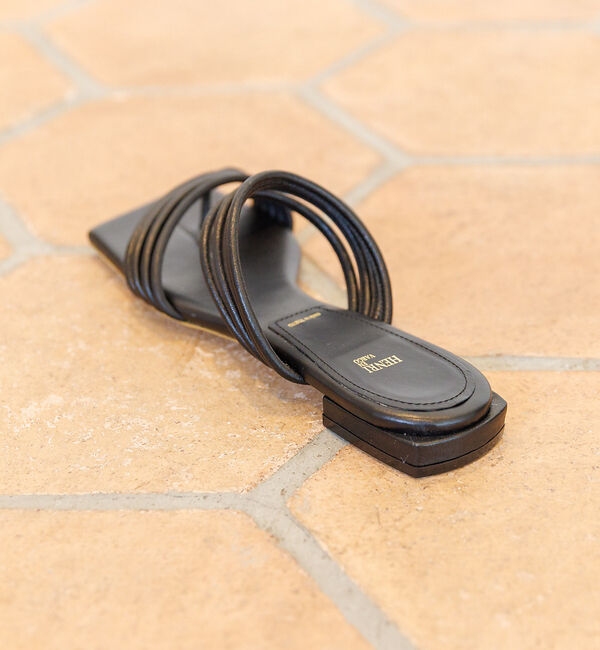 Rouge vif「【HENRI EN VARGO／ヘンリエンヴァーゴ】スクエアトゥフラットサンダル」|サンダル|