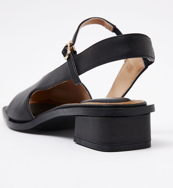 AU BANNISTER「サムハイドストラップサンダル」|サンダル|