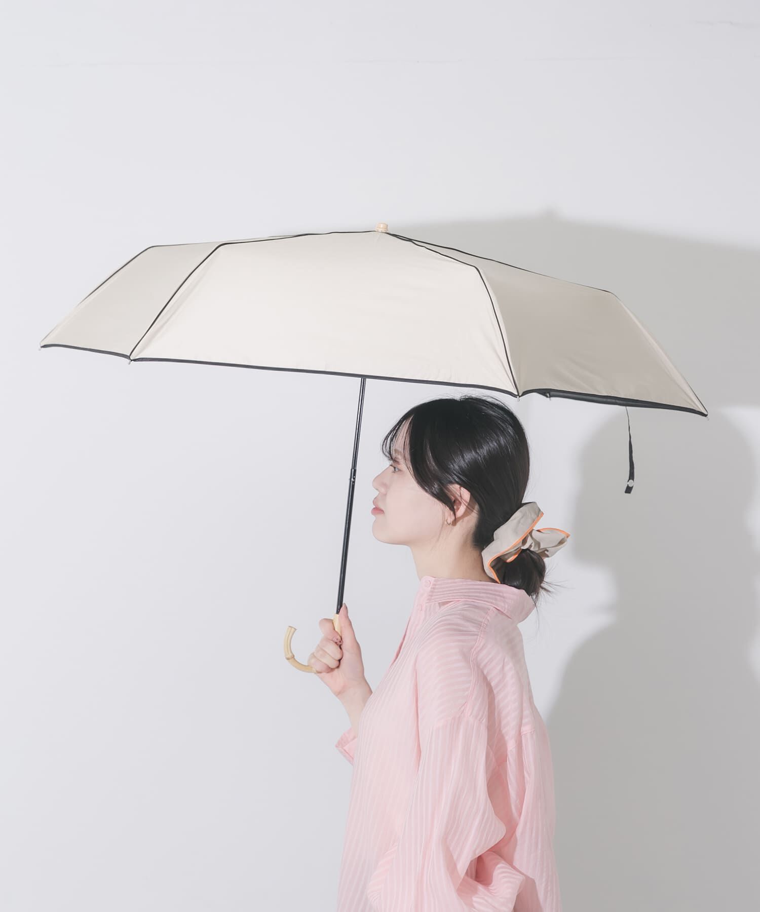 SMELLY「because　晴雨兼用パイピングミニ」|傘|ベージュ
