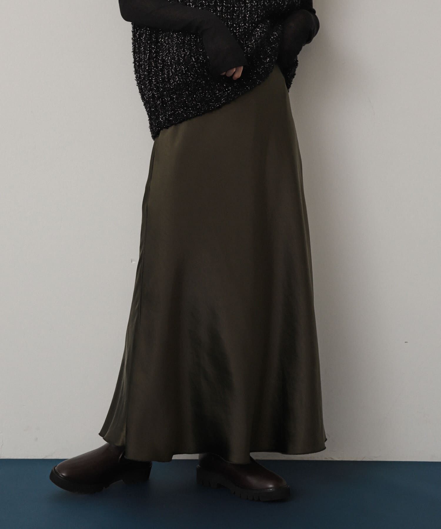 SENSE OF PLACE by URBAN RESEARCH「『WEB/一部店舗限定サイズ』ナローサテンスカート」|スカート|カーキ