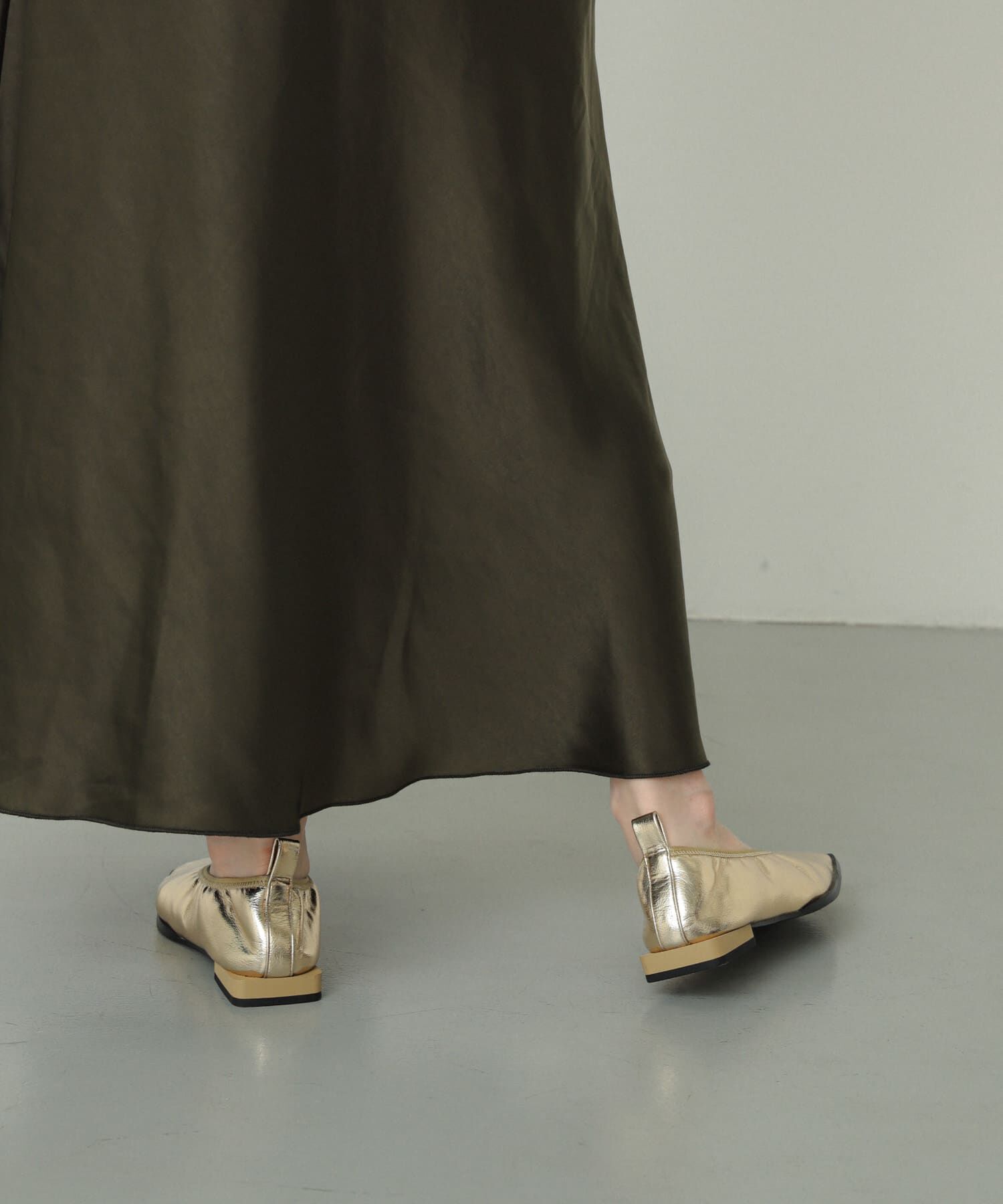 SENSE OF PLACE by URBAN RESEARCH「『WEB/一部店舗限定サイズ』ナローサテンスカート」|スカート|