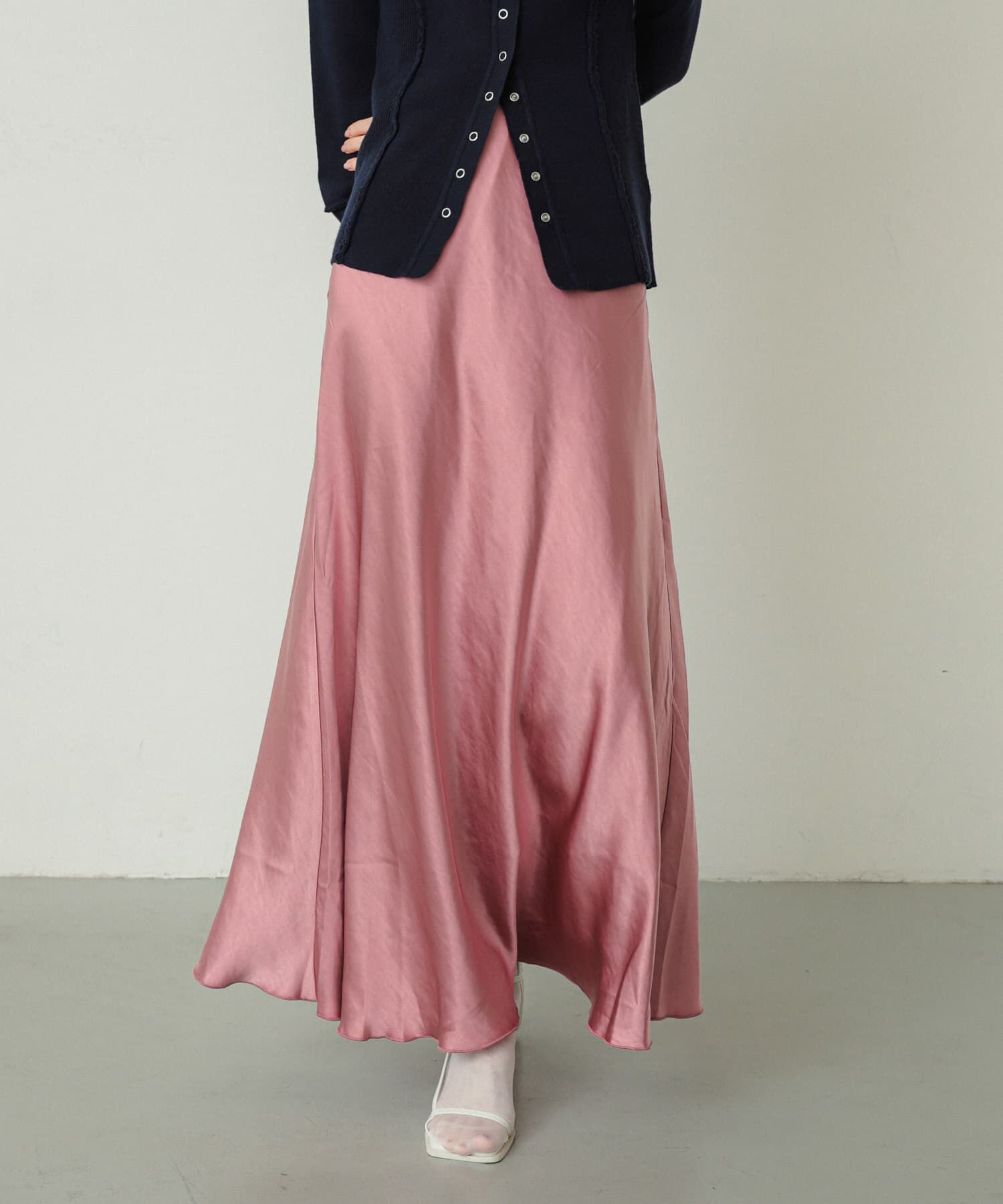 SENSE OF PLACE by URBAN RESEARCH「『WEB/一部店舗限定サイズ』ナローサテンスカート」|スカート|