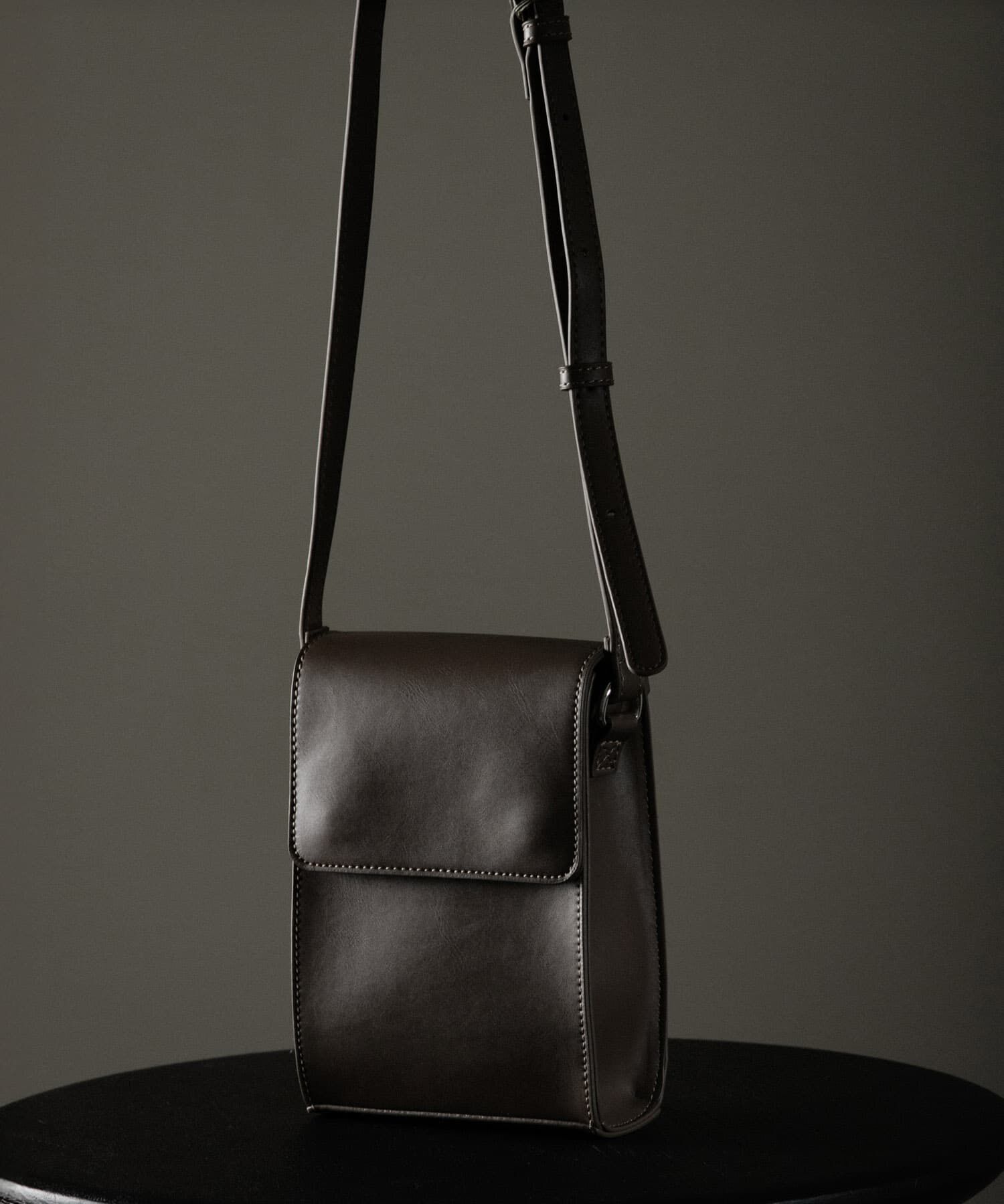 SENSE OF PLACE by URBAN RESEARCH「スクエアフラップミニショルダー」|ショルダー・メッセンジャー|ブラウン