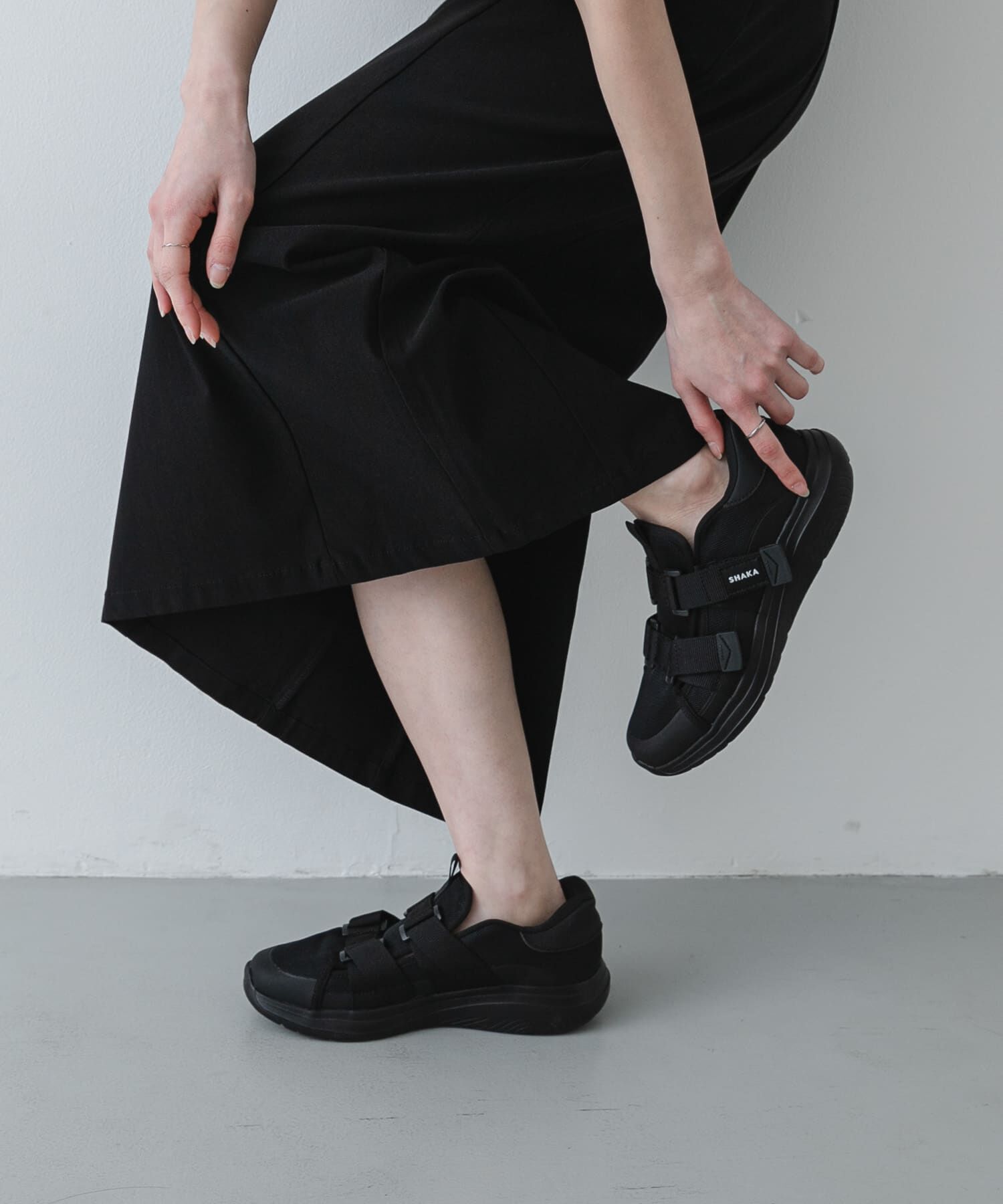 SENSE OF PLACE by URBAN RESEARCH「SHAKA　FREE SLIDER WEB GEF」|サンダル|ブラック