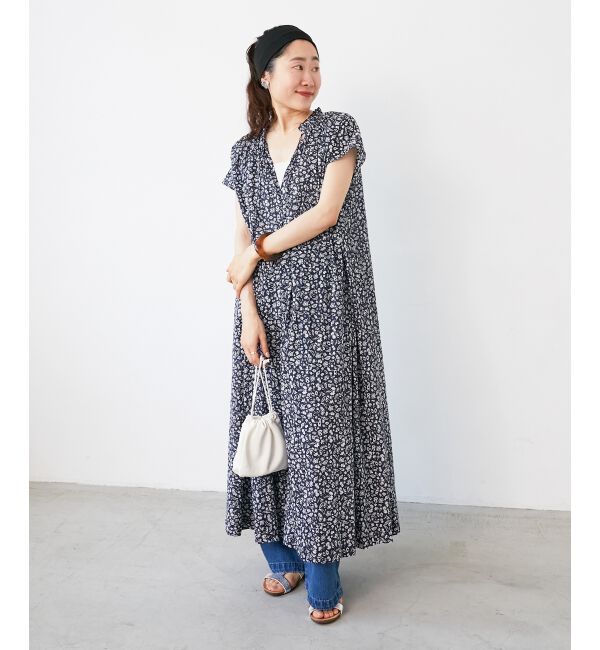  「《手洗い可能》フラワープリントネックギャザーワンピース」|ワンピース|オフ／柄
