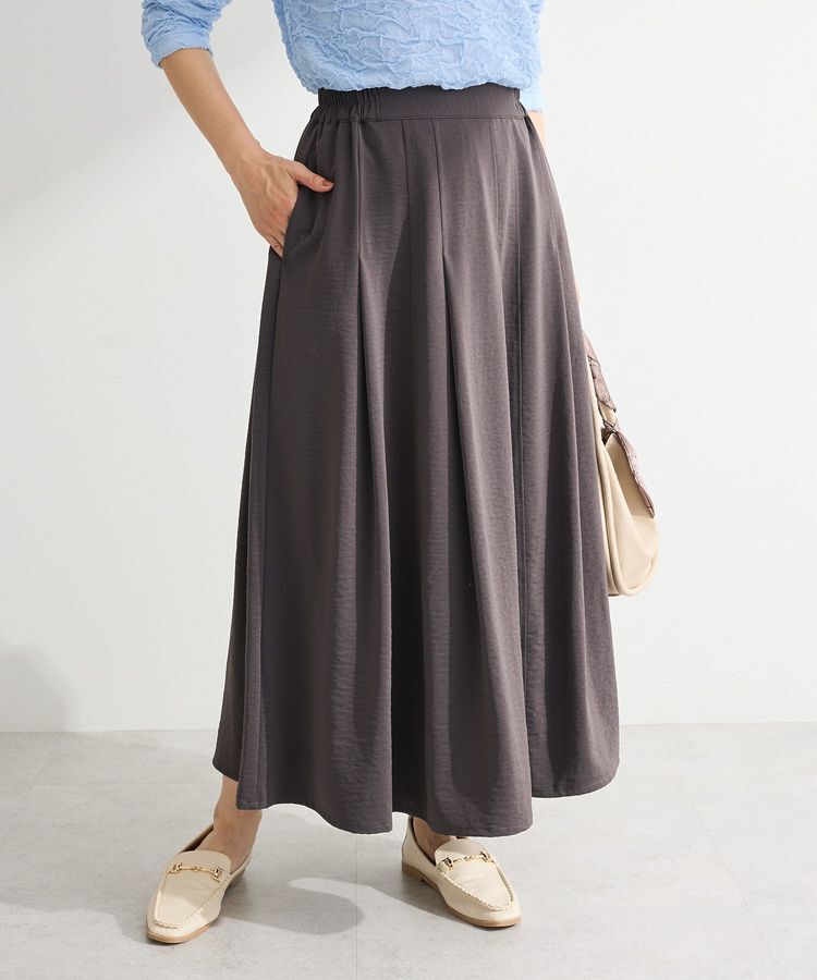 Green Parks「プリーツサテンフレアスカート」|フレア|Charcoal Gray
