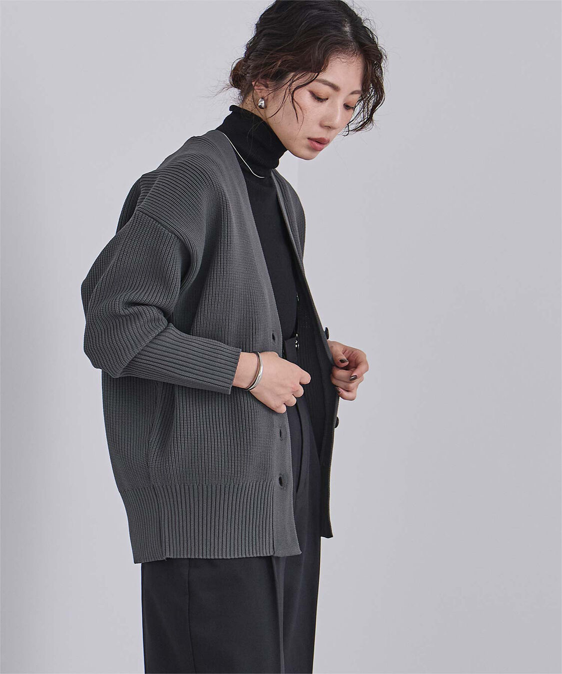 ur's「Vネックボリュームスリーブニットカーディガン」|ニット・セーター|