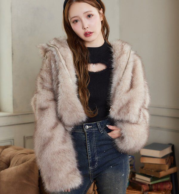  「デコルテカットデザインチャーム付きニット」|ニット・セーター|