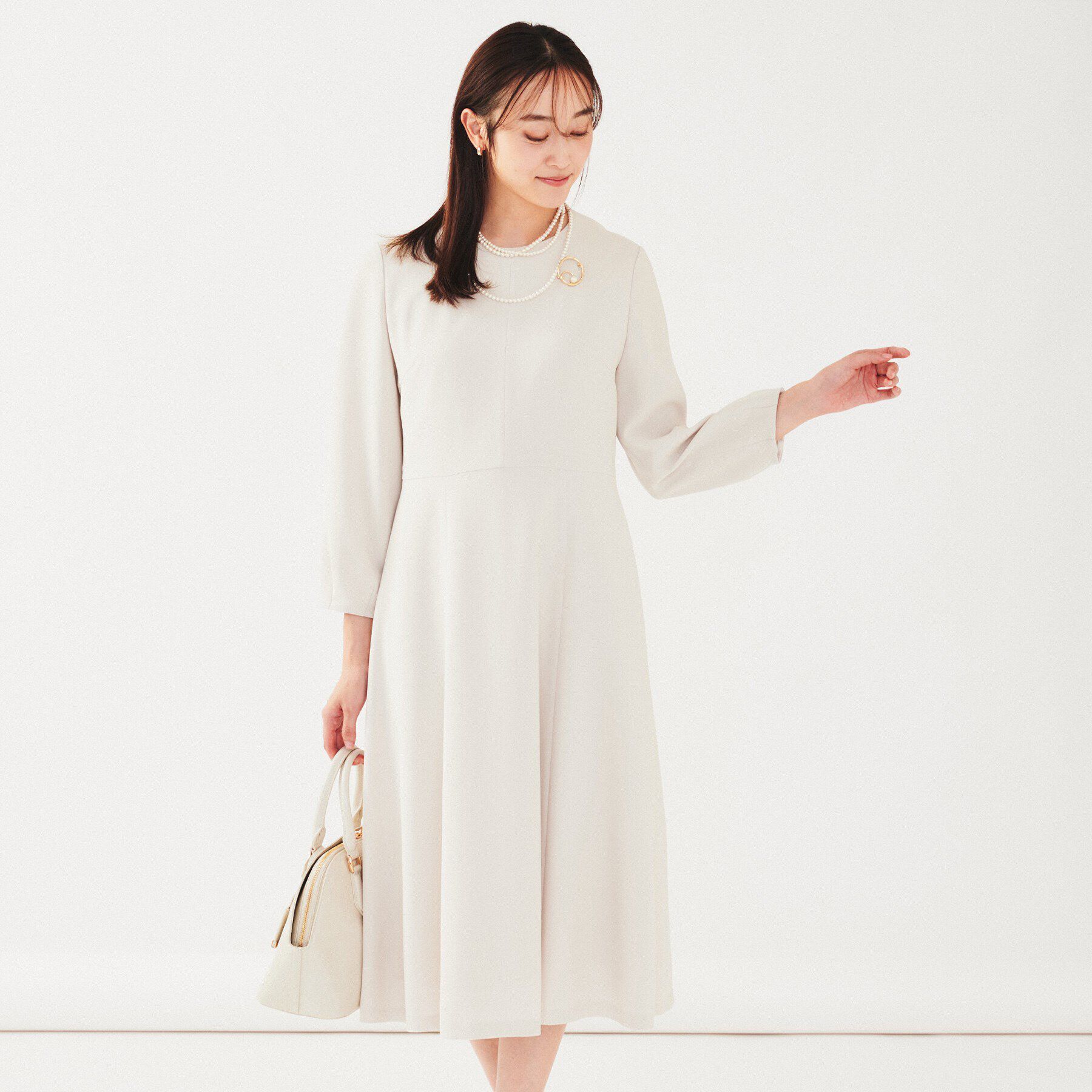 UNTITLED「【通勤】フレアワンピース」|ワンピース|グレージュ(050)