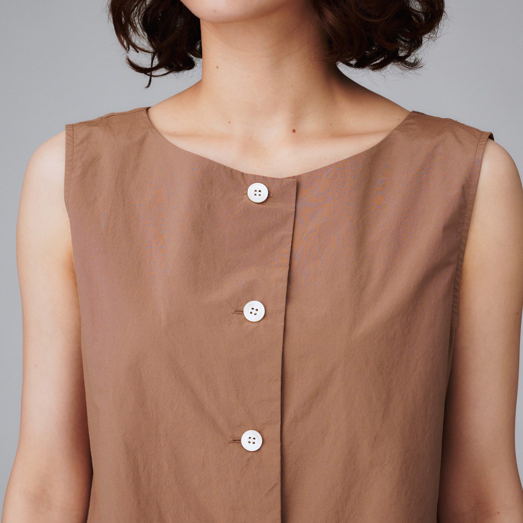 UNTITLED「【2WAY/セットアップ可/ノースリーブ/前ボタン】ファブリカブラウス」|シャツ・ブラウス|