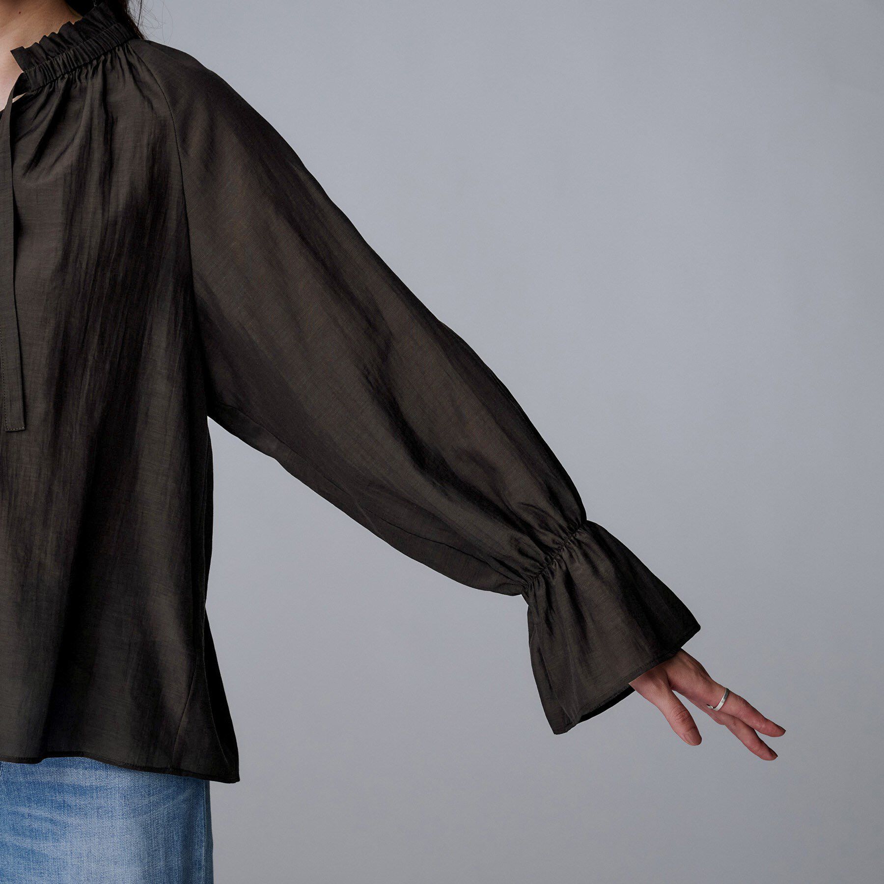 UNTITLED「【キャンディスリーブ/エレガント】フリルギャザーネックブラウス」|シャツ・ブラウス|