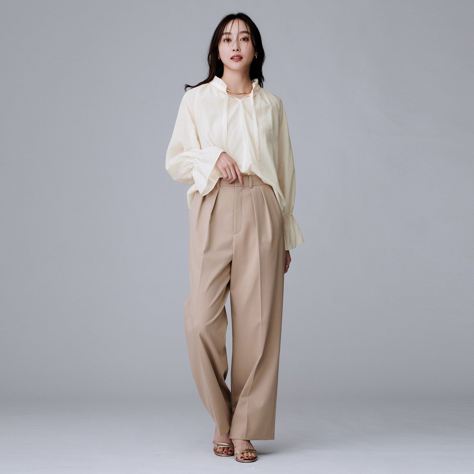 UNTITLED「【キャンディスリーブ/エレガント】フリルギャザーネックブラウス」|シャツ・ブラウス|