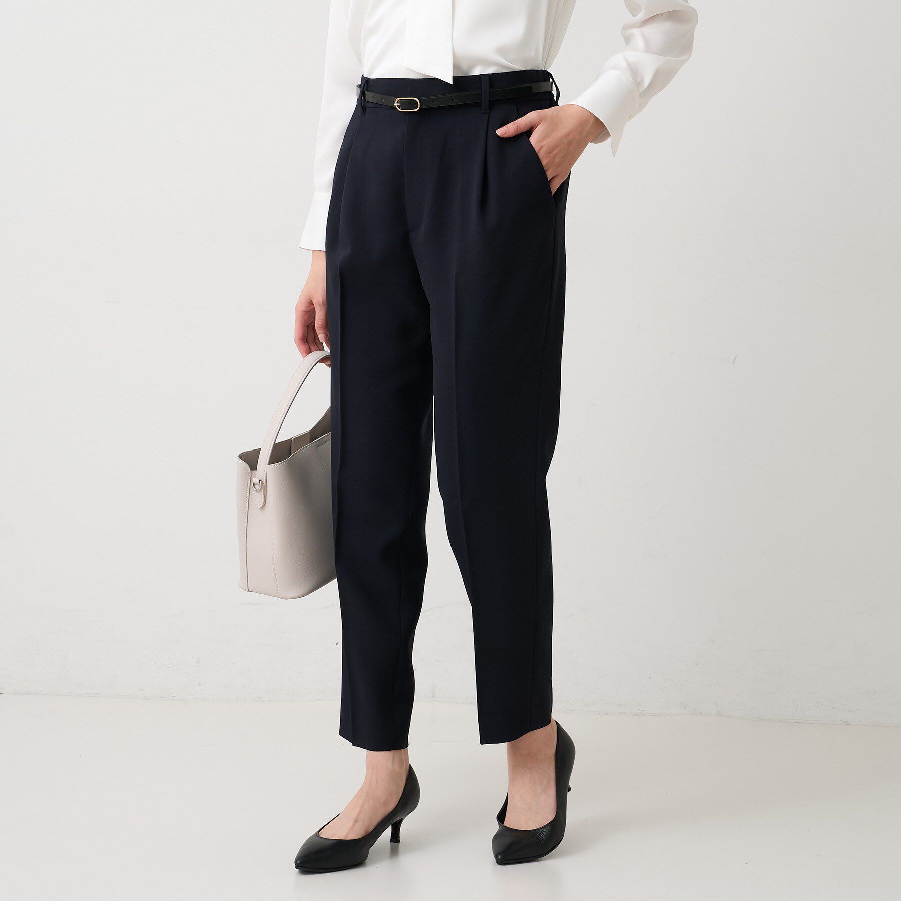 UNTITLED「エアリータックテーパードパンツ」|その他|