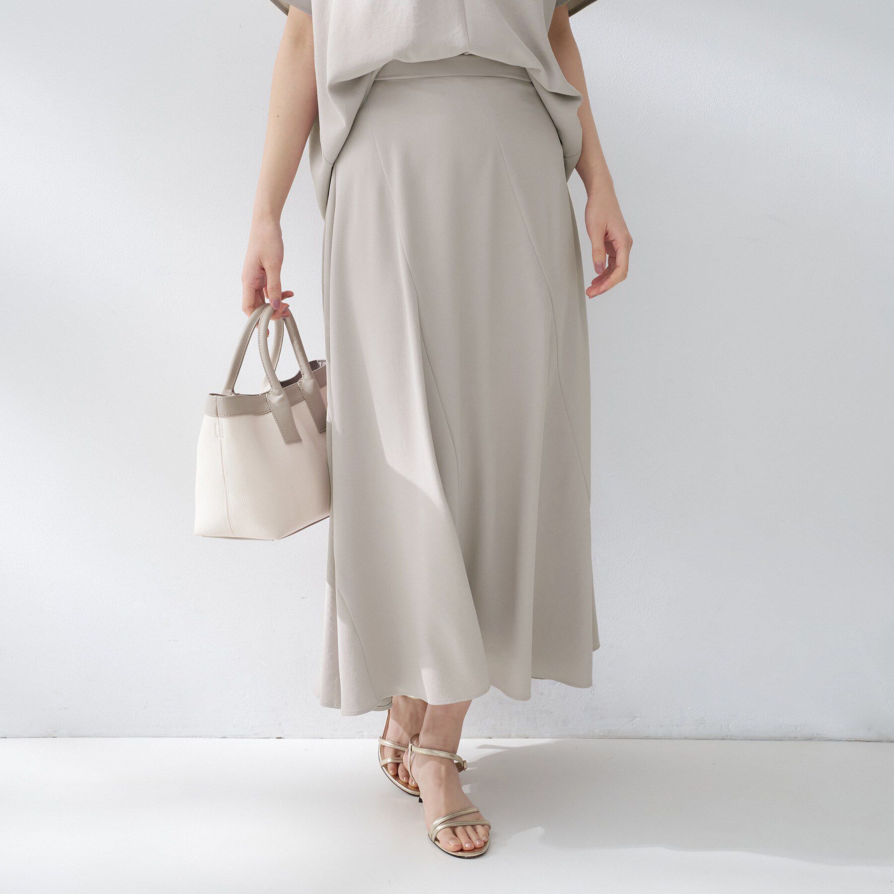 UNTITLED「【夏の名品セットアップが今年も登場！/はっ水/遮熱】リラクミスト フレアスカート」|スカート|