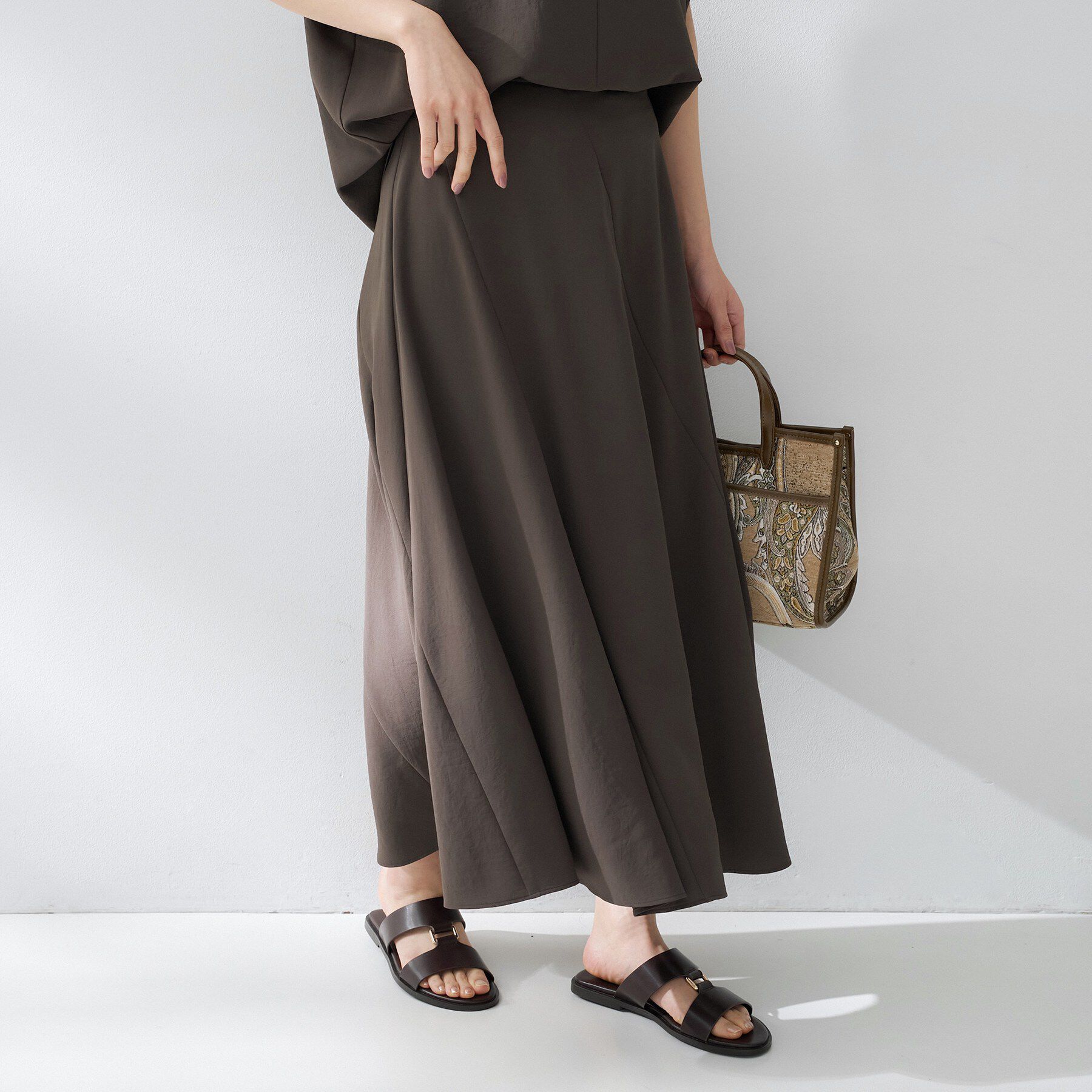 UNTITLED「【夏の名品セットアップが今年も登場！/はっ水/遮熱】リラクミスト フレアスカート」|スカート|