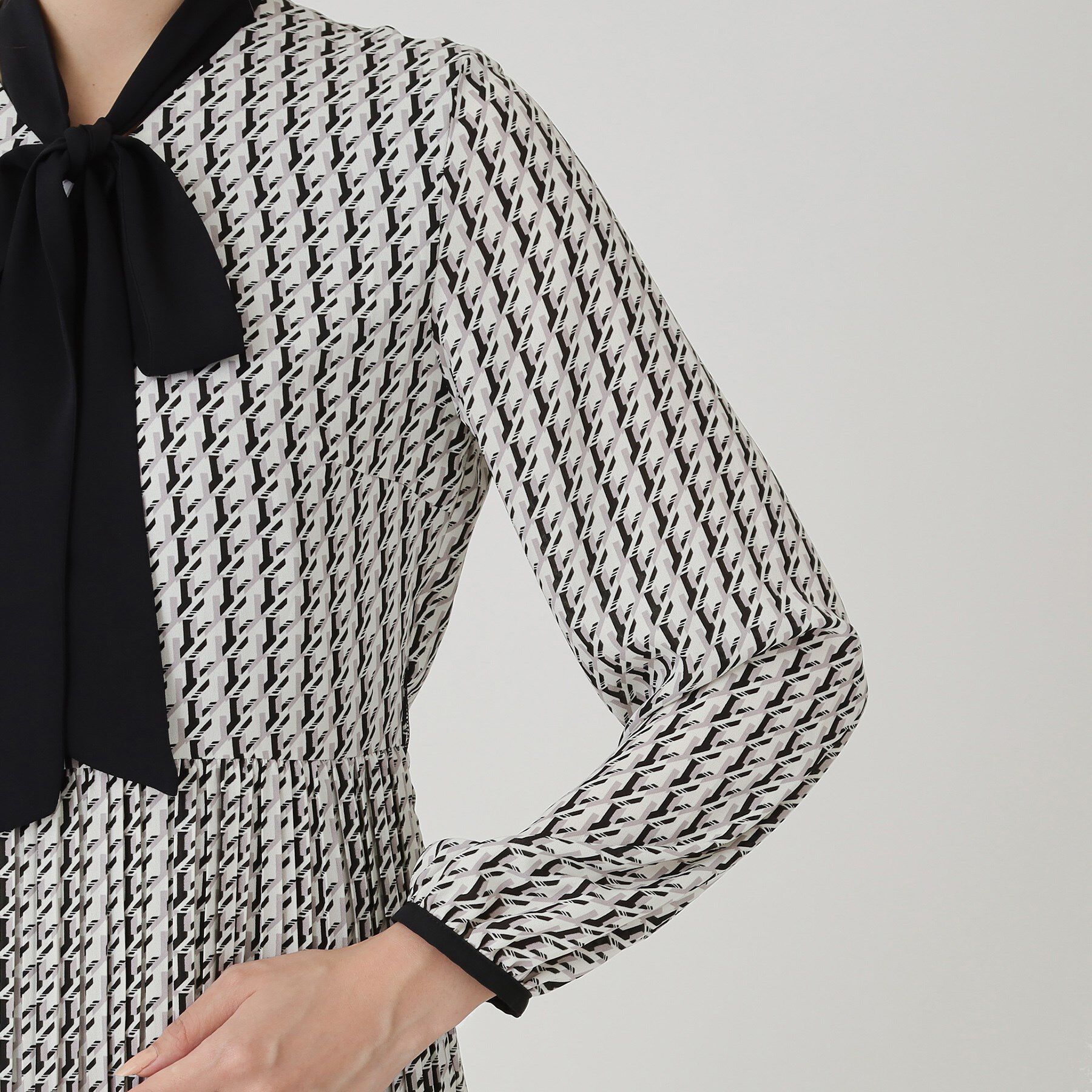 COUP DE CHANCE「【ボウ取外し可】幾何柄プリーツワンピース」|ワンピース|